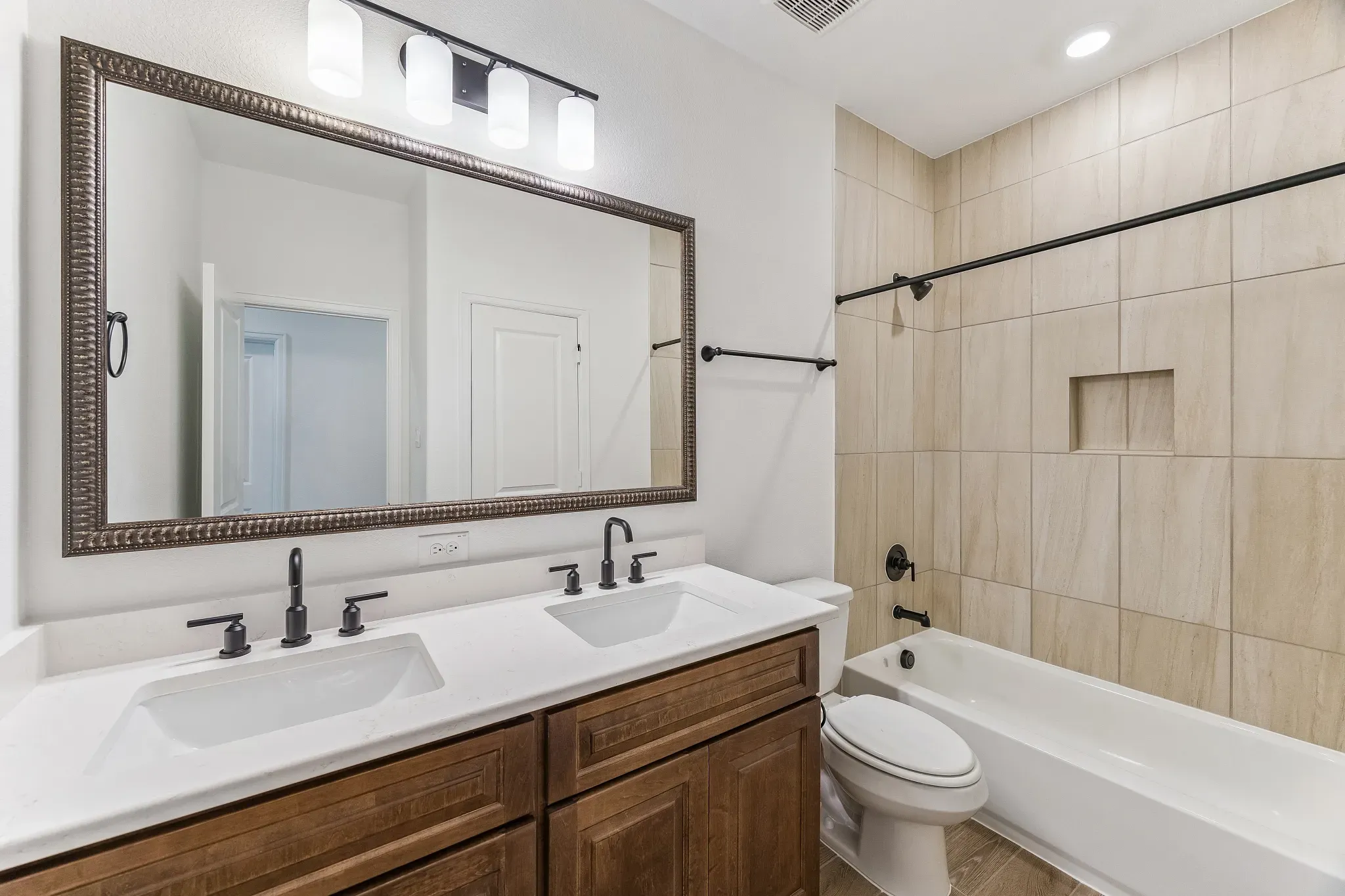 Plan 5072 Bath 3