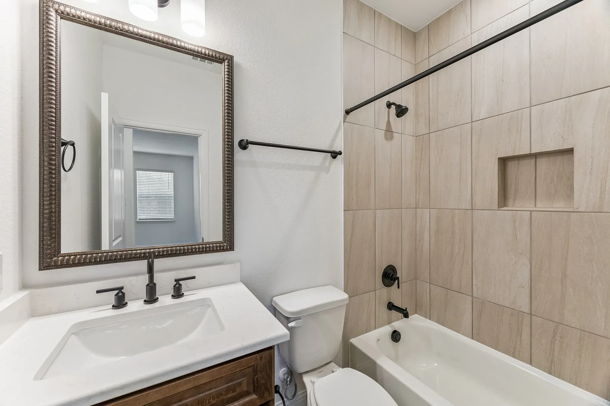 Plan 5072 Bath 4