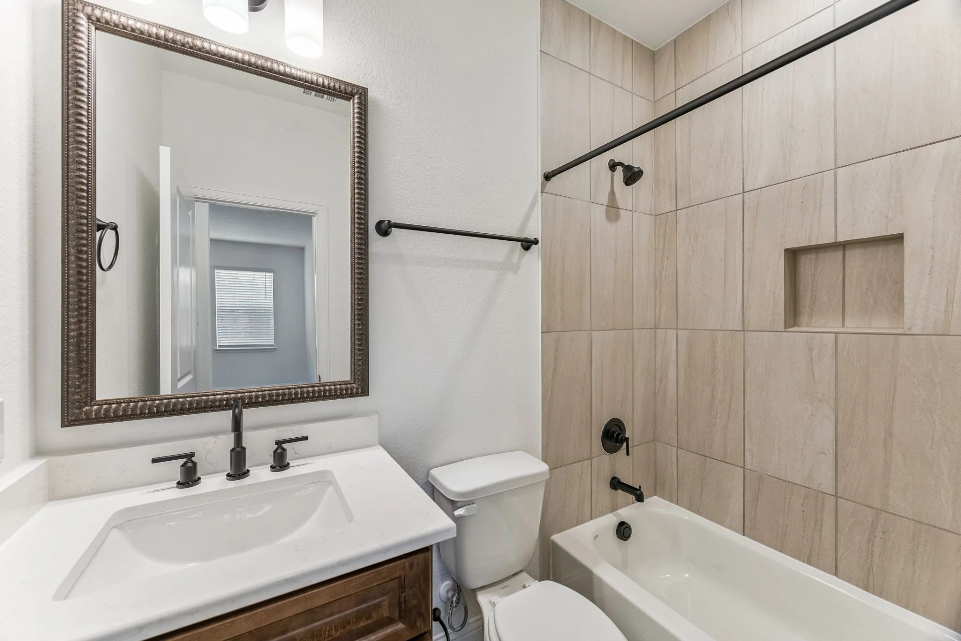 Plan 5072 Bath 4