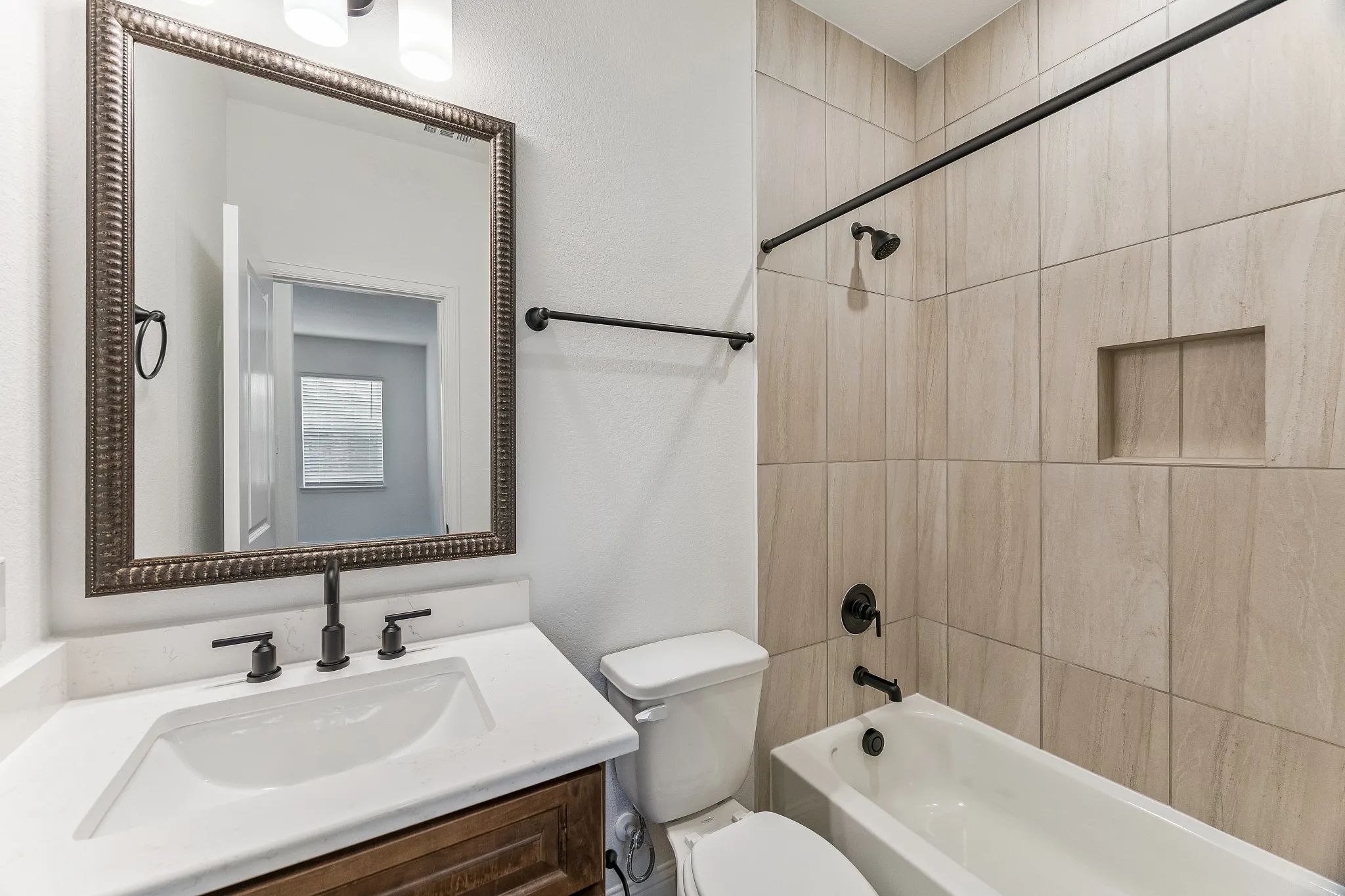 Plan 5072 Bath 4