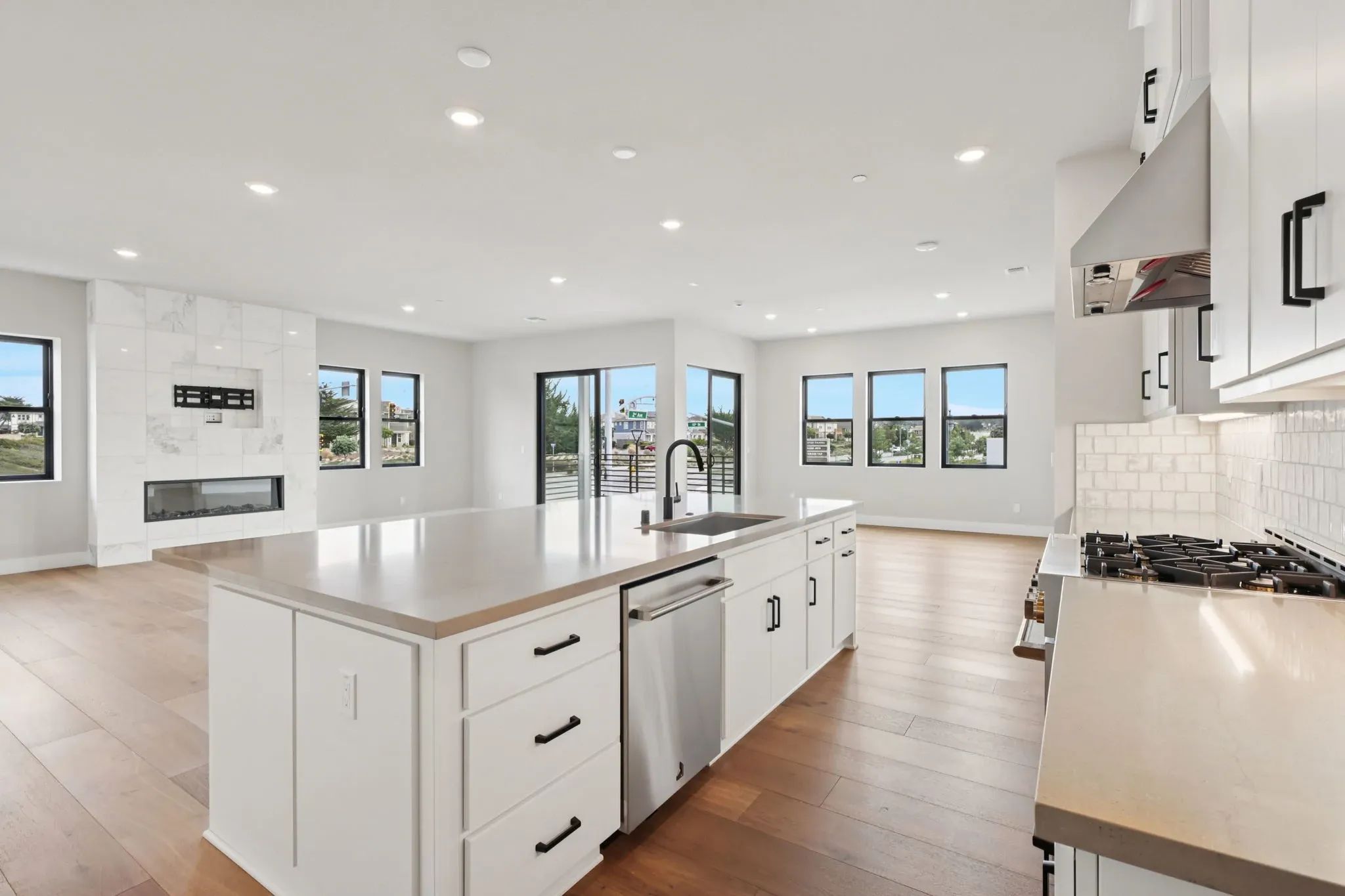 Rooftops Lot 405 Kitchen
