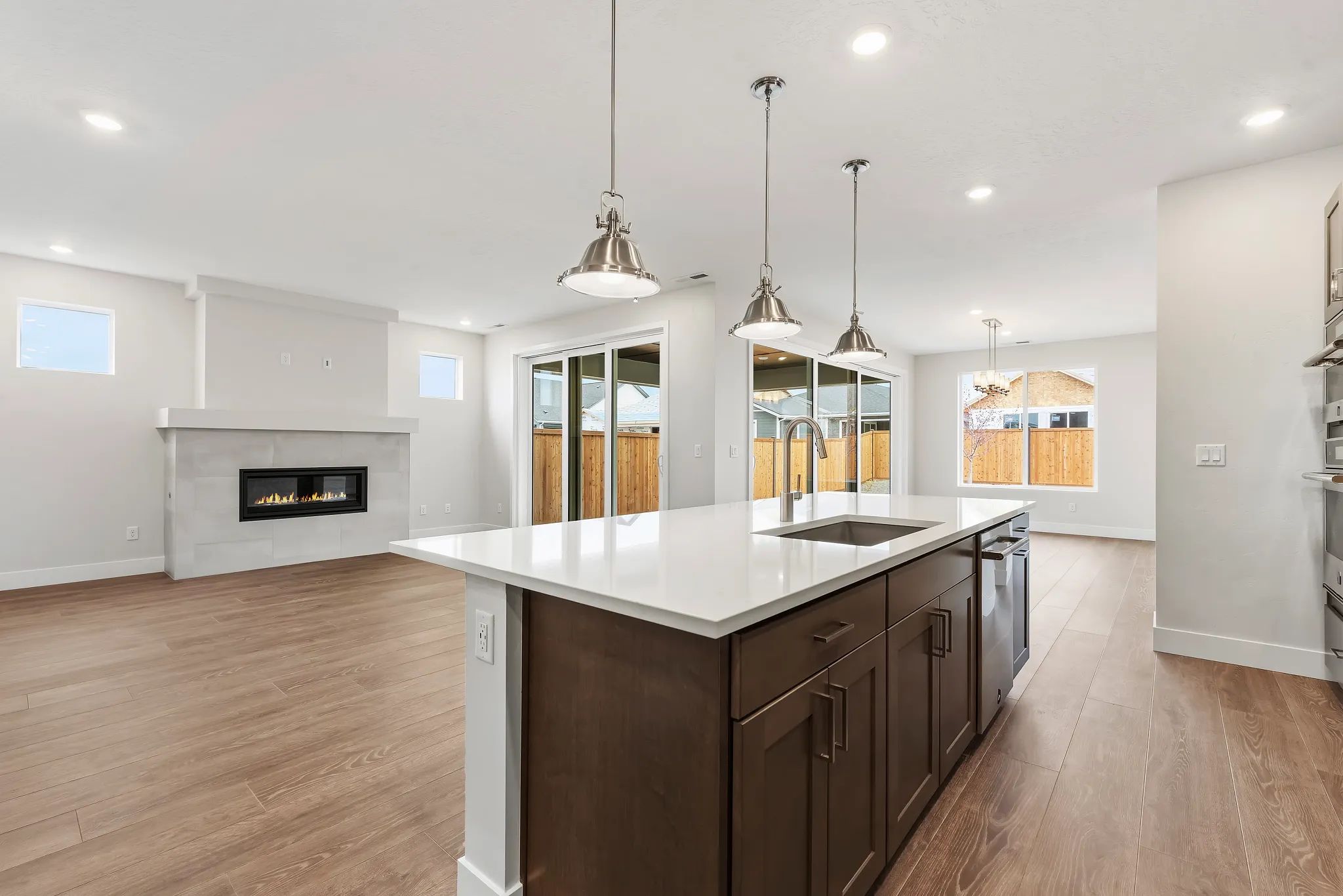 Trilogy Valor HS 527 Reunion Kitchen