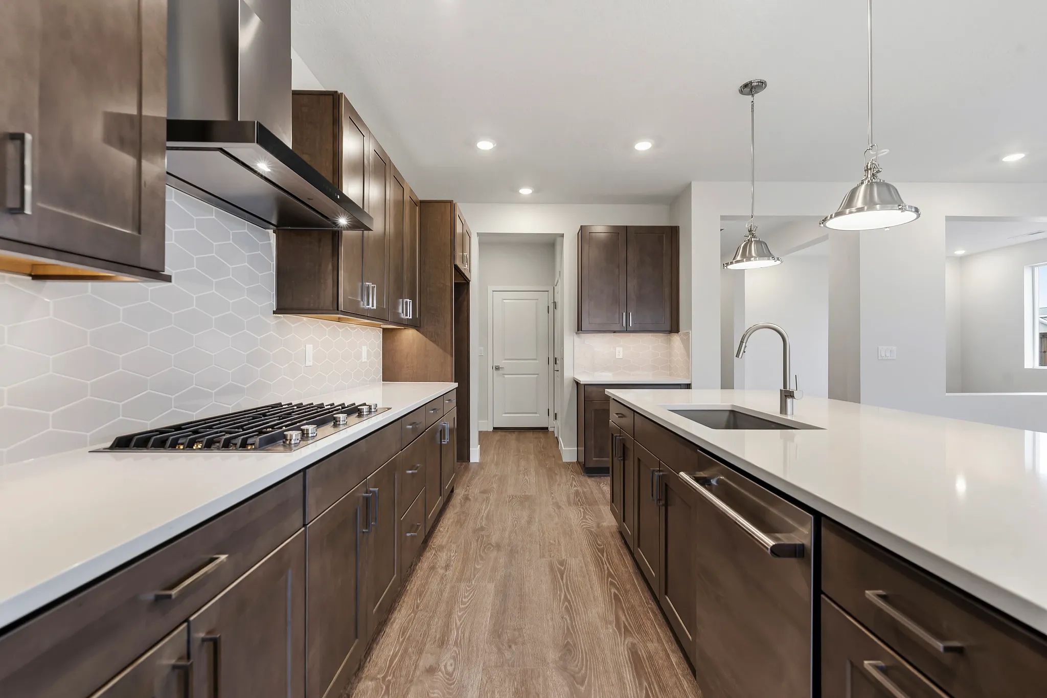 Trilogy Valor HS 527 Reunion Kitchen