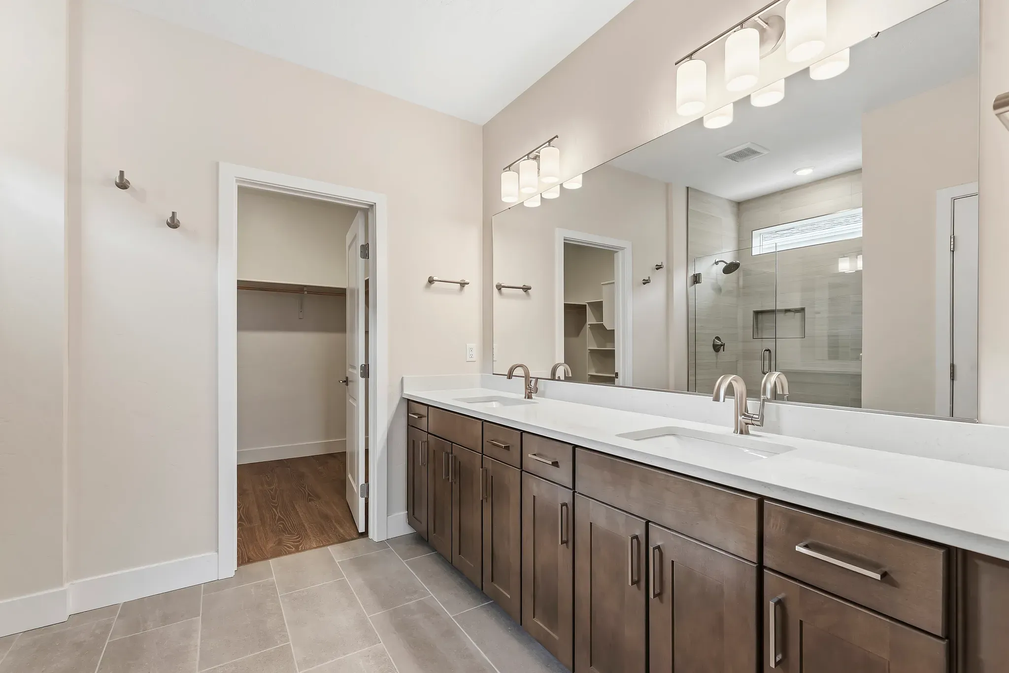 Trilogy Valor HS 527 Reunion Primary Bath