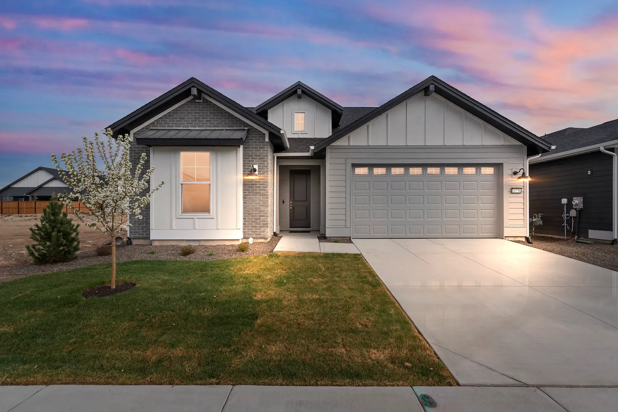 Trilogy Valor HS 527 Reunion Exterior Dusk
