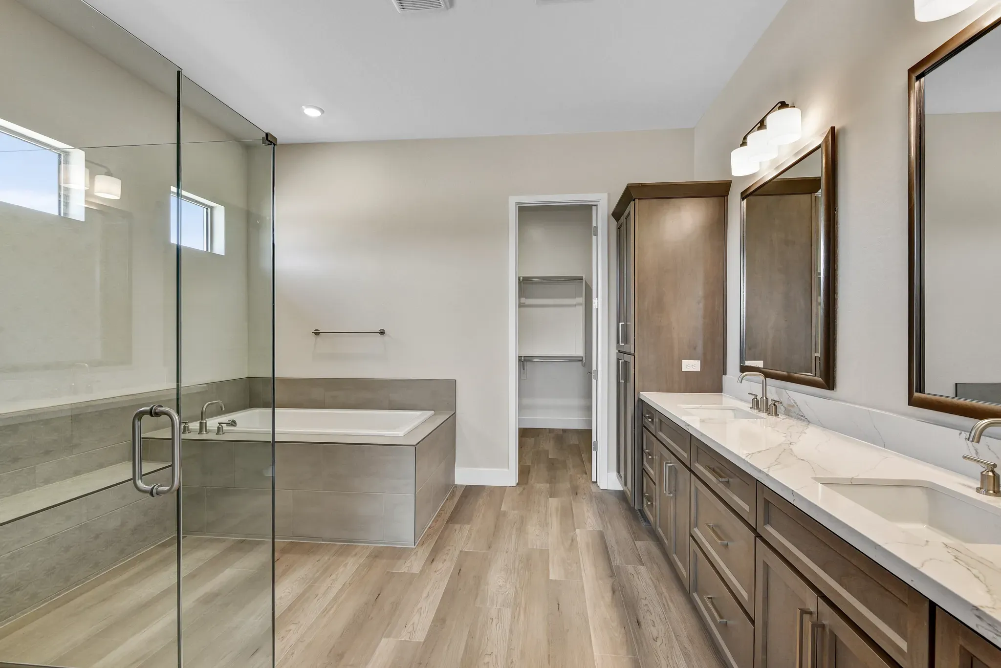 Trilogy Ridgecrest Costa HS 105 Primary Bath