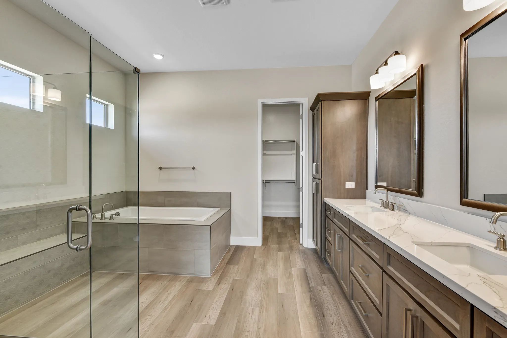 Trilogy Ridgecrest Costa HS 105 Primary Bath
