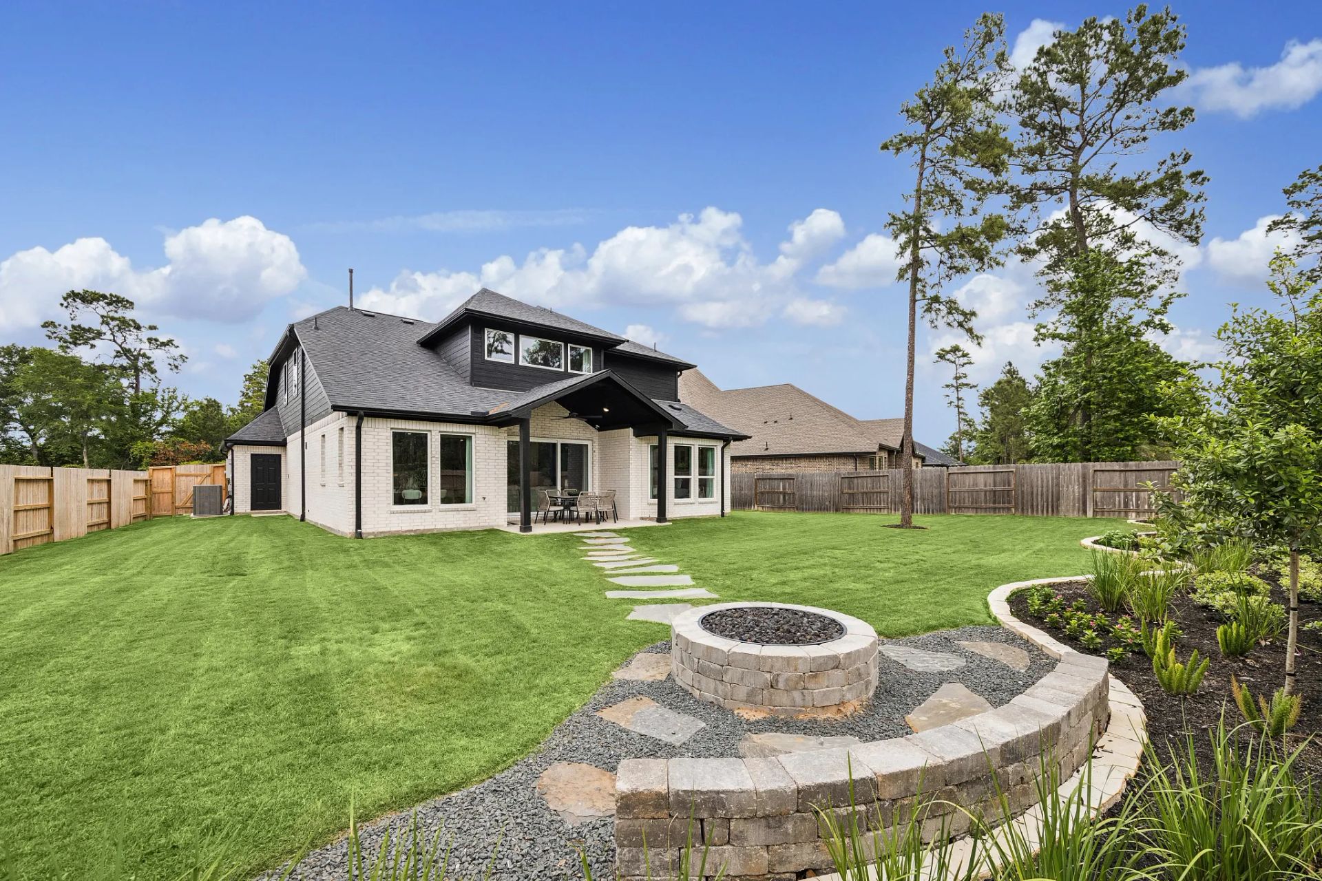 Plan 4069 Backyard - Staged