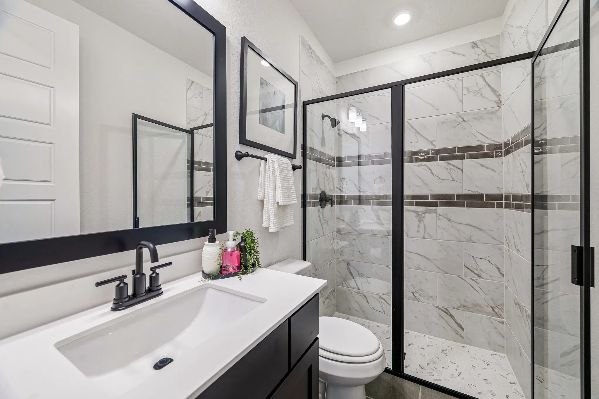 Plan 4069 Bath 2 - Staged