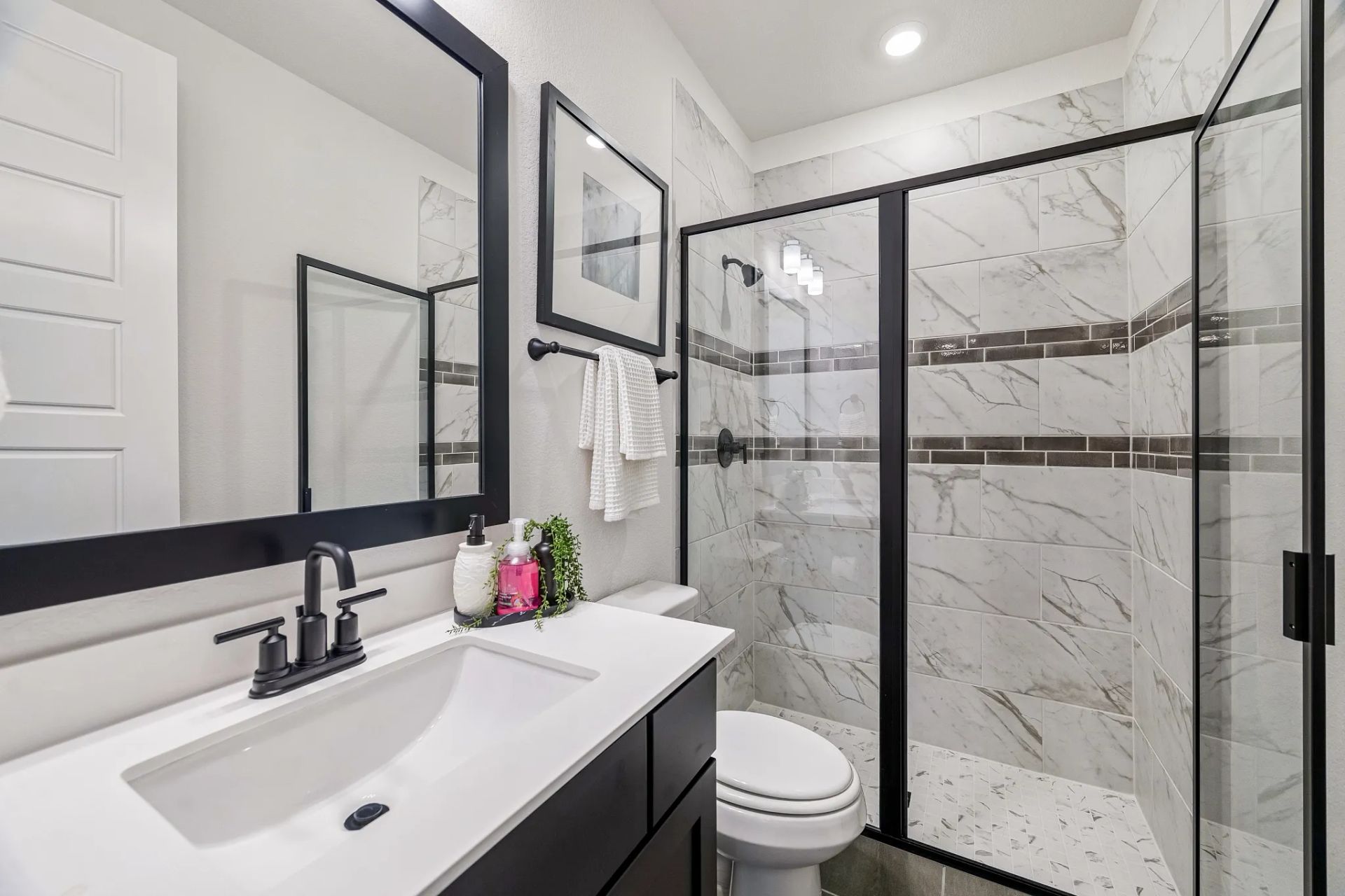 Plan 4069 Bath 2 - Staged