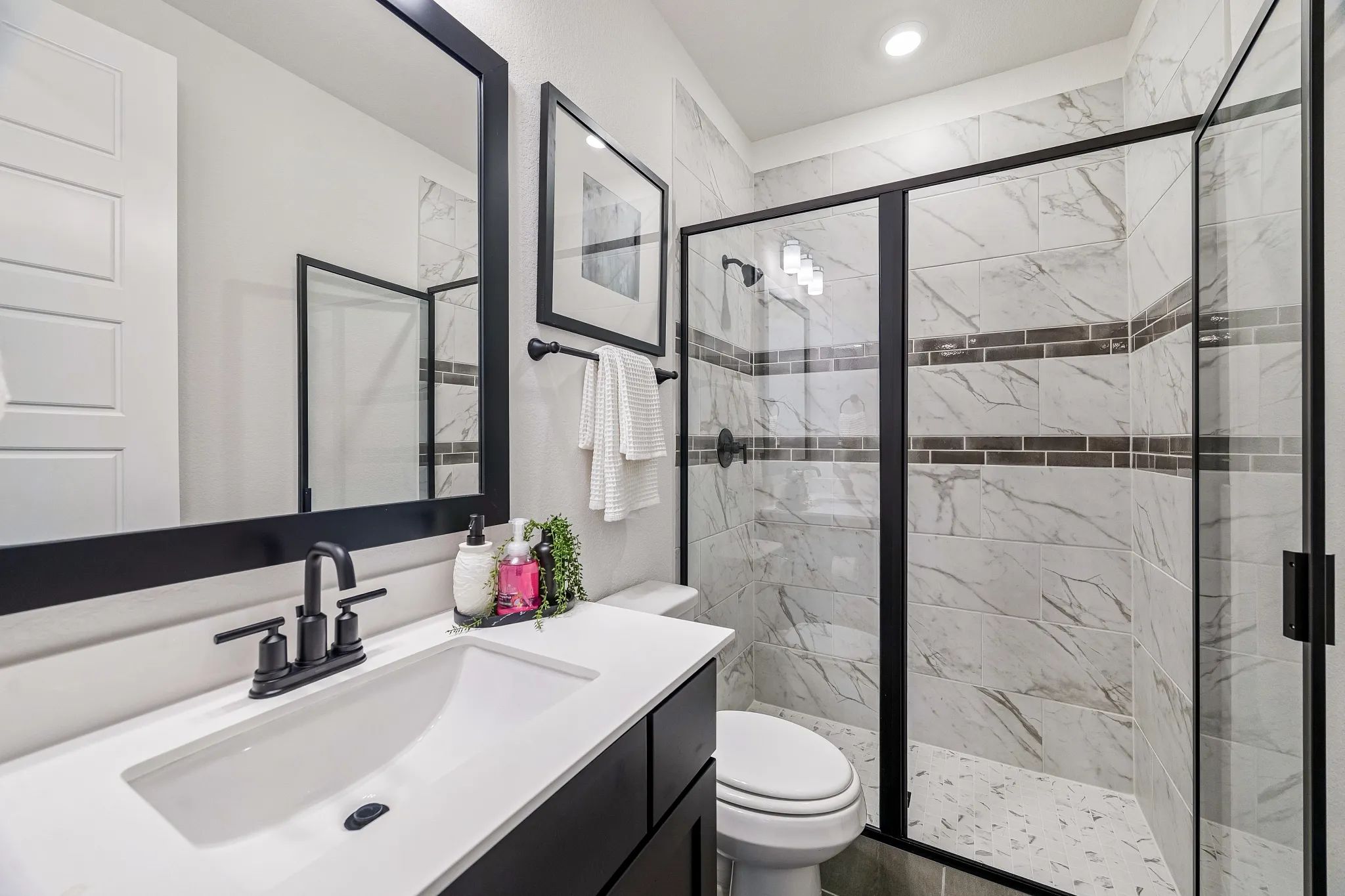 Plan 4069 Bath 2 - Staged