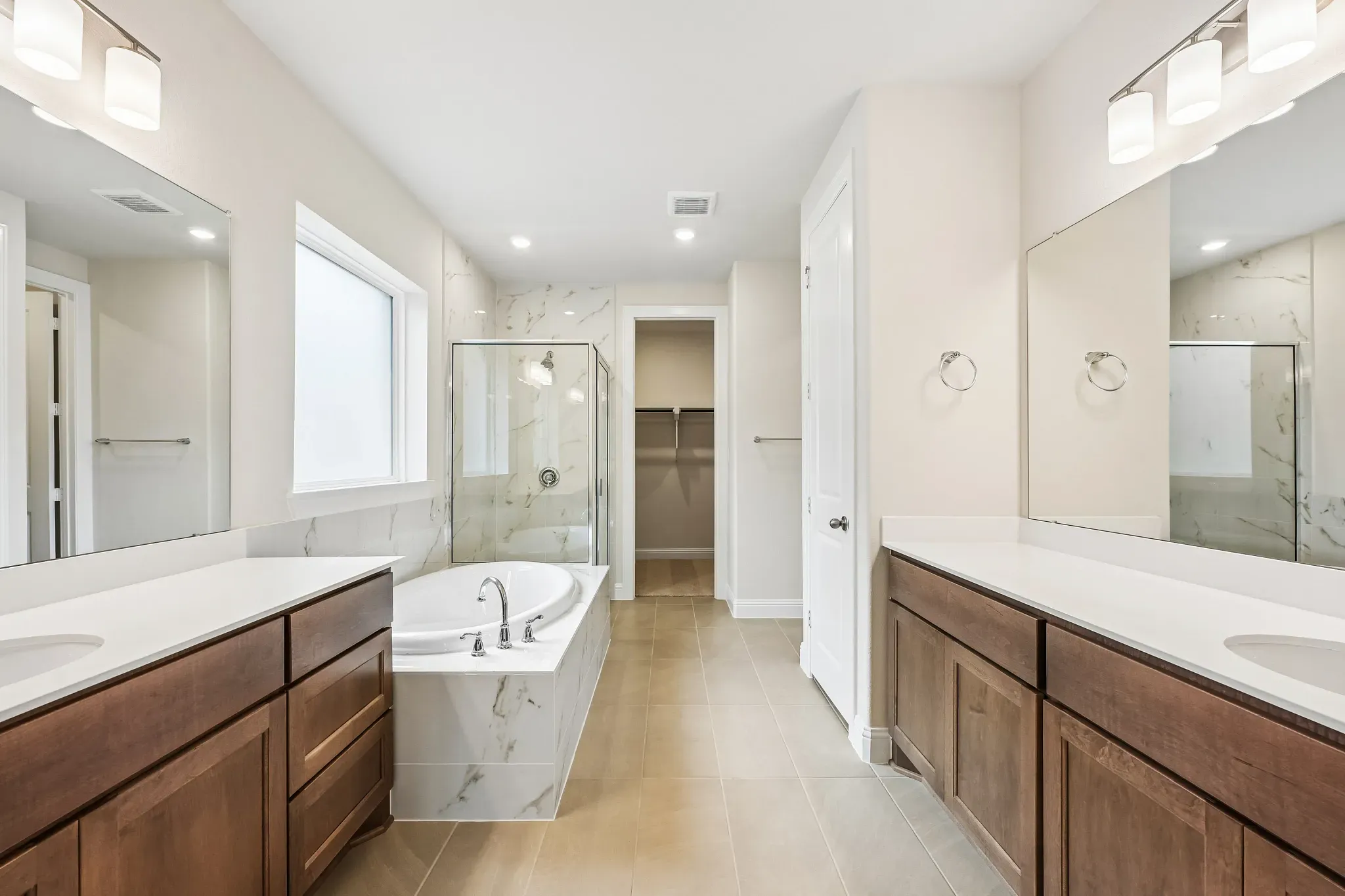 Plan 4046 Primary Bath
