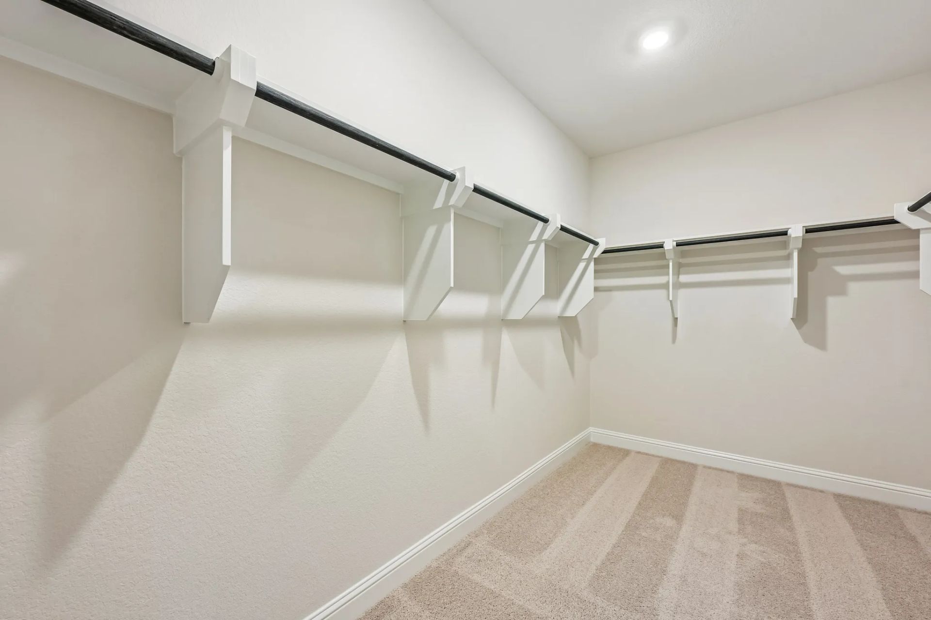 Plan 4046 Closet - Look May Vary
