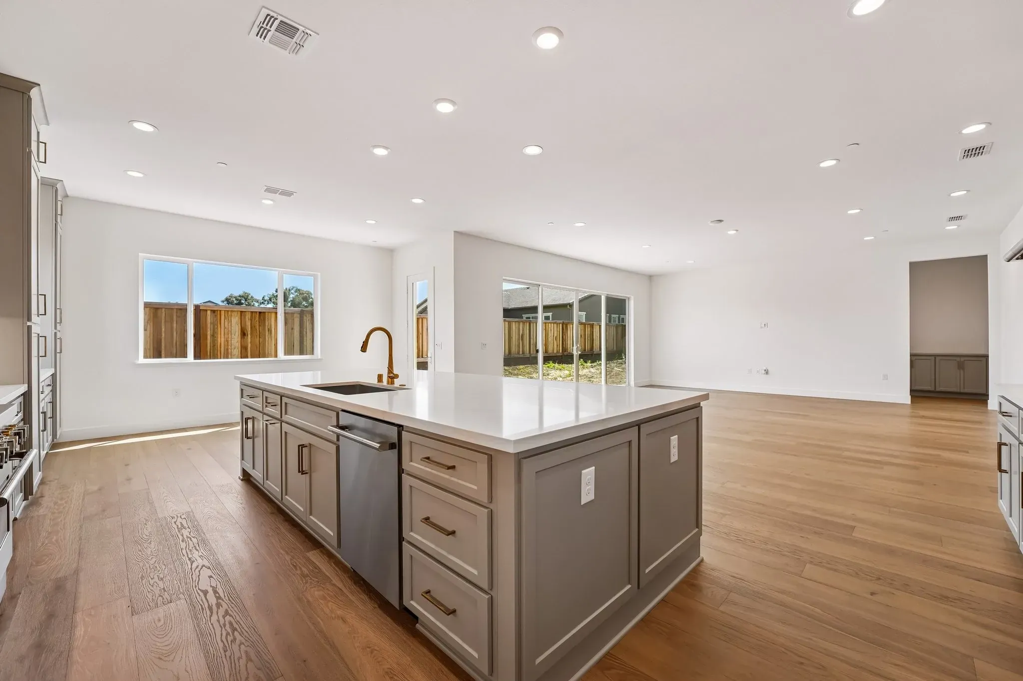 Orchard Grove Homesite 39 Kitchen Island