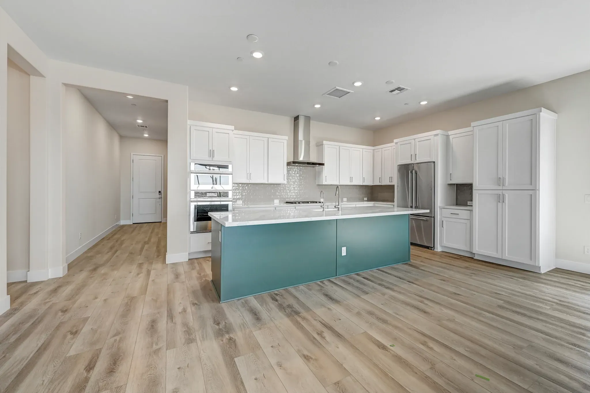 Ridgecrest Traverse HS 77 Kitchen