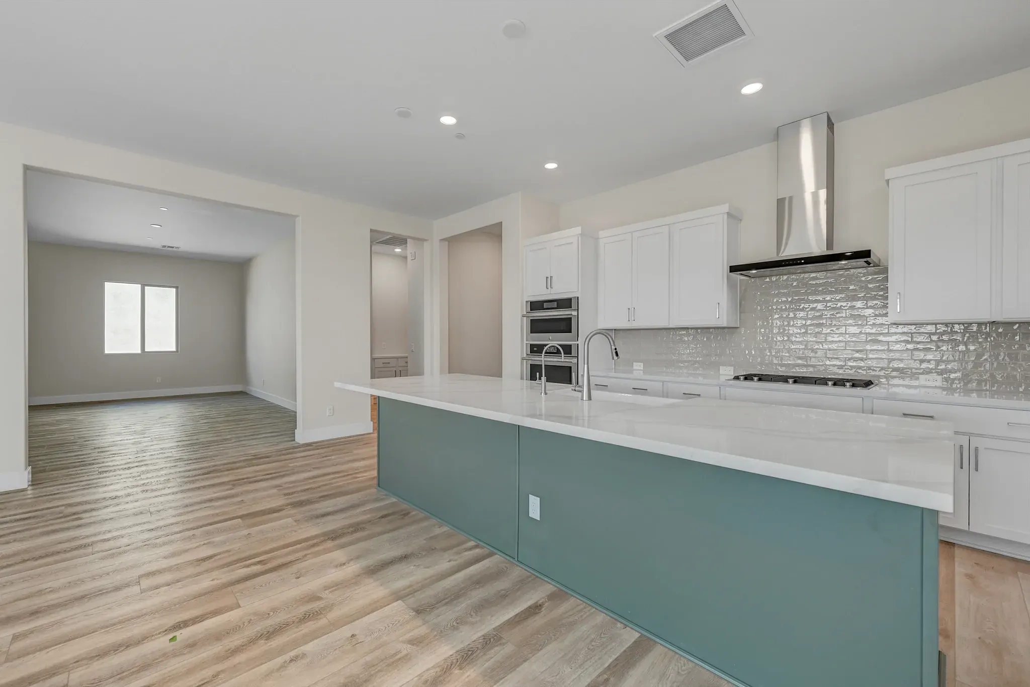 Ridgecrest Traverse HS 77 Kitchen