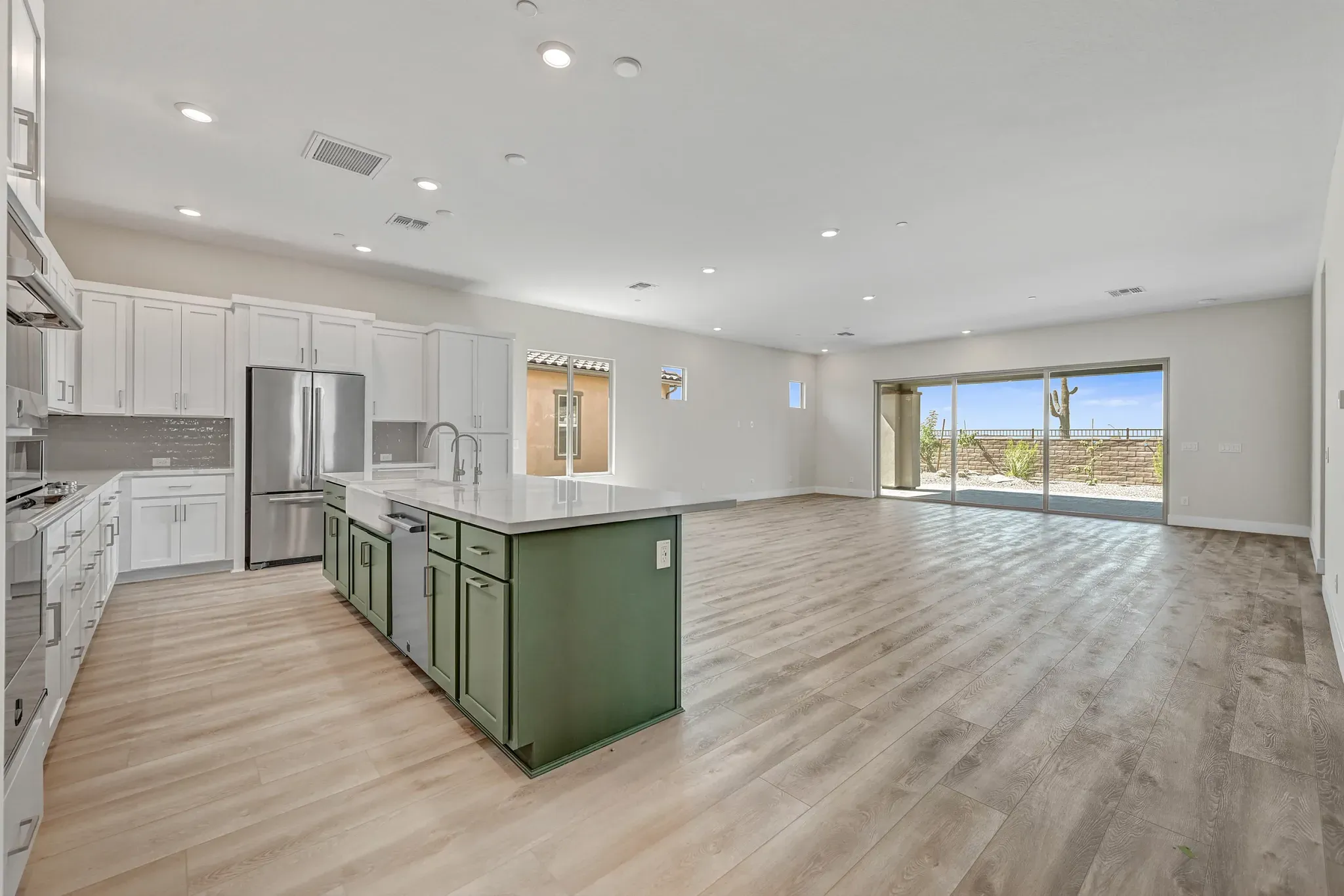 Ridgecrest Traverse HS 77 Kitchen Great Room