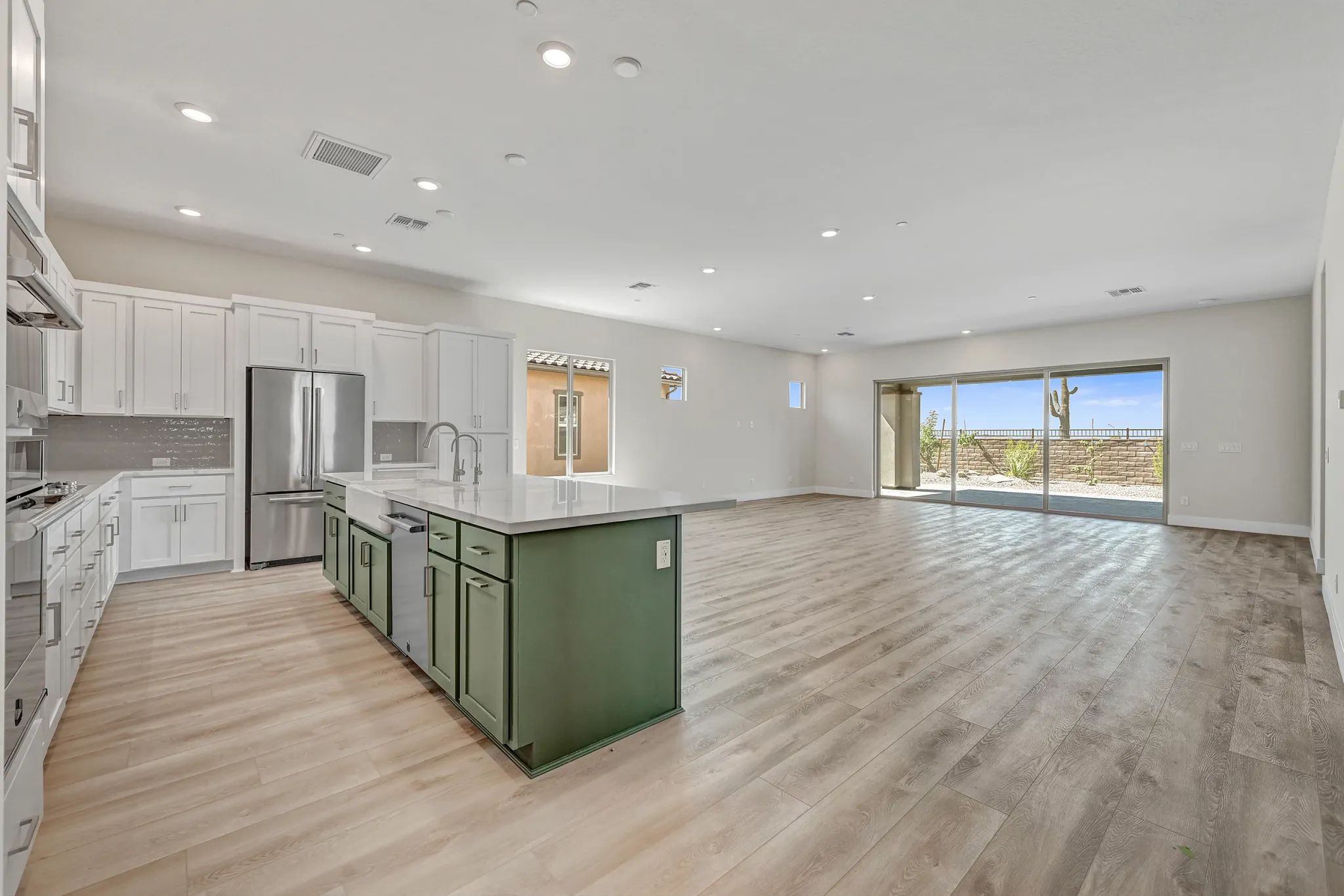 Ridgecrest Traverse HS 77 Kitchen Great Room
