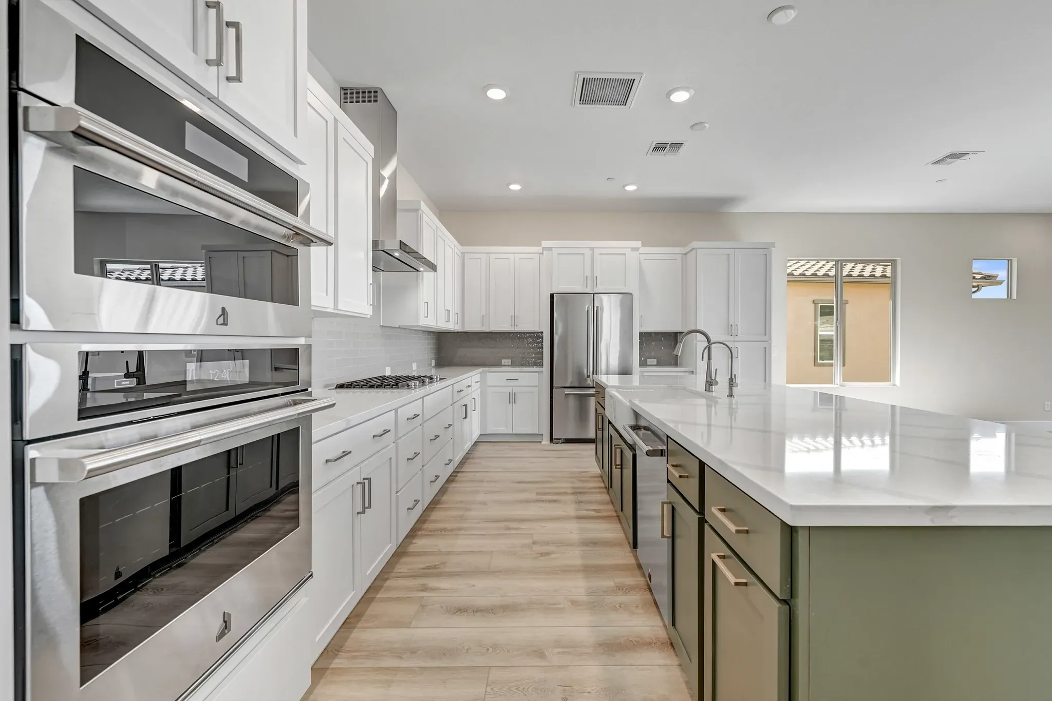 Ridgecrest Traverse HS 77 Kitchen