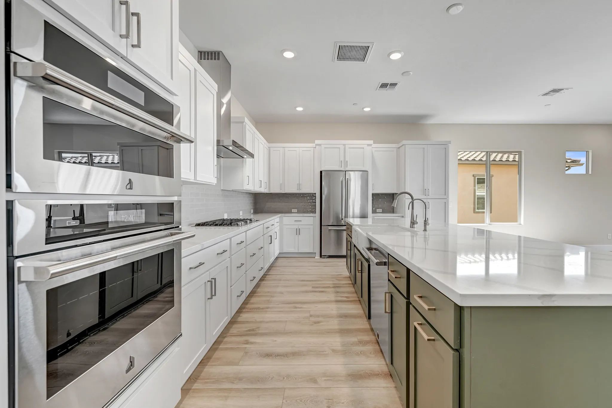 Ridgecrest Traverse HS 77 Kitchen