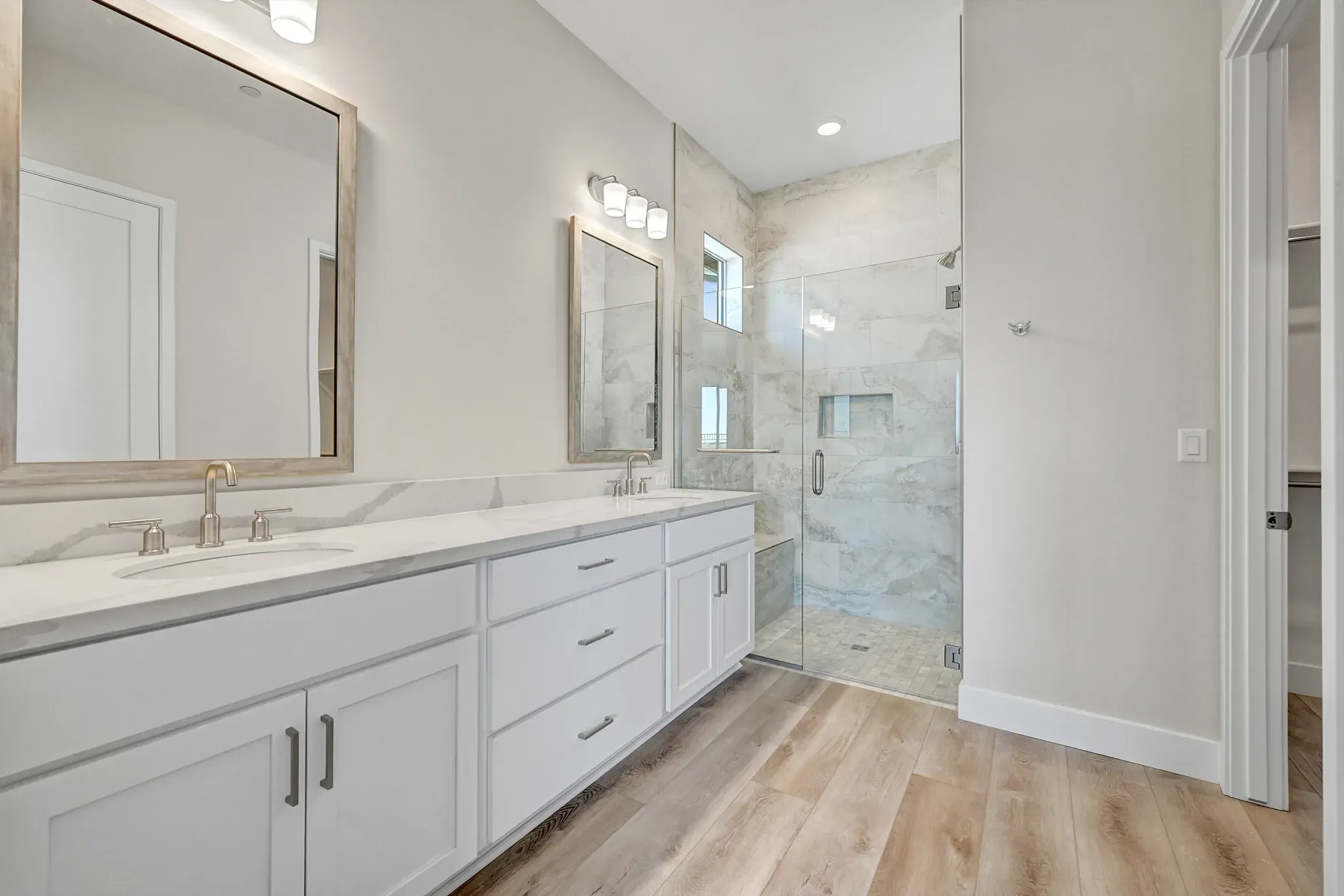 Ridgecrest Traverse HS 77 Primary Bath