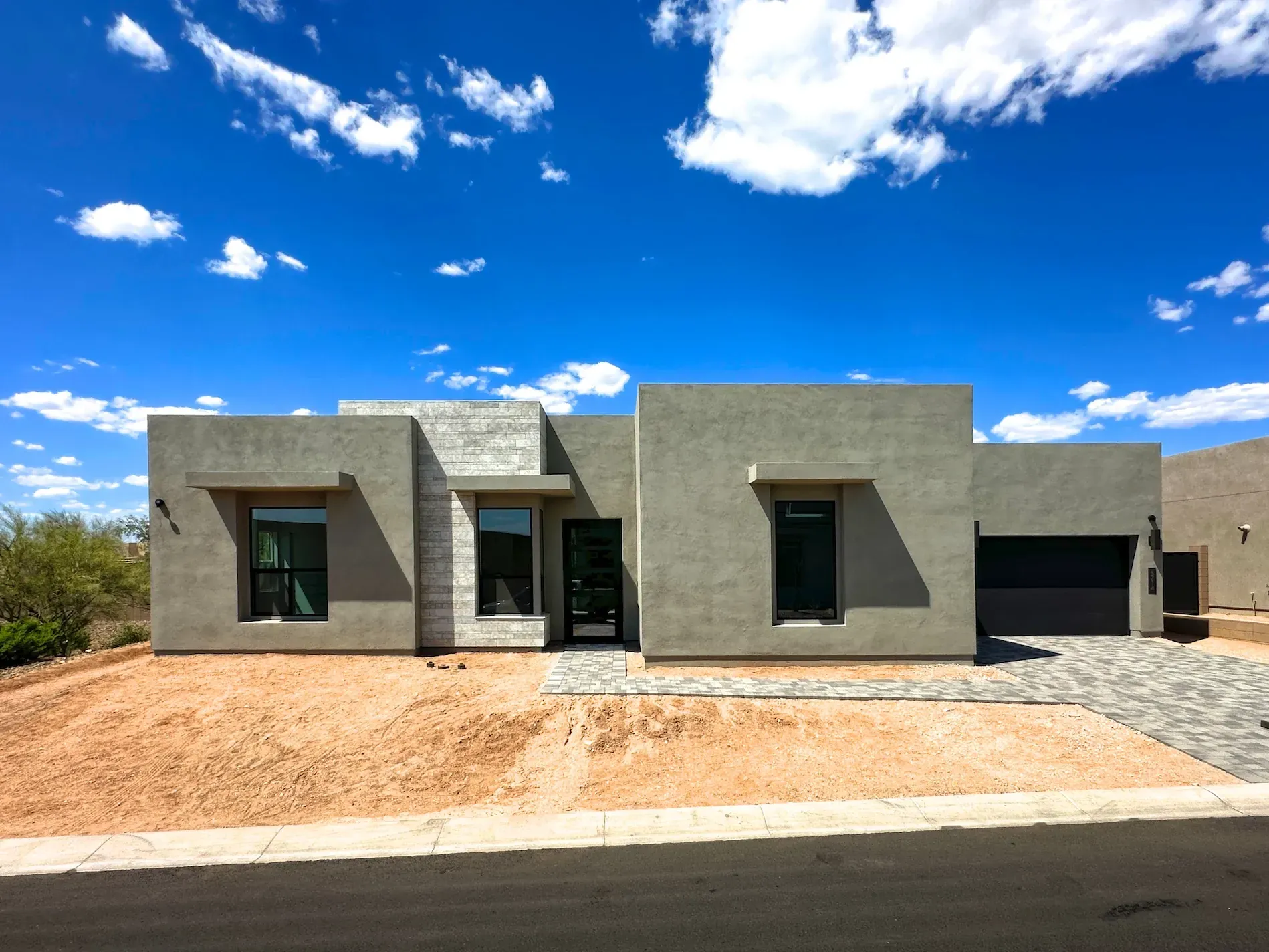 5714 E Rancho Caliente Dr