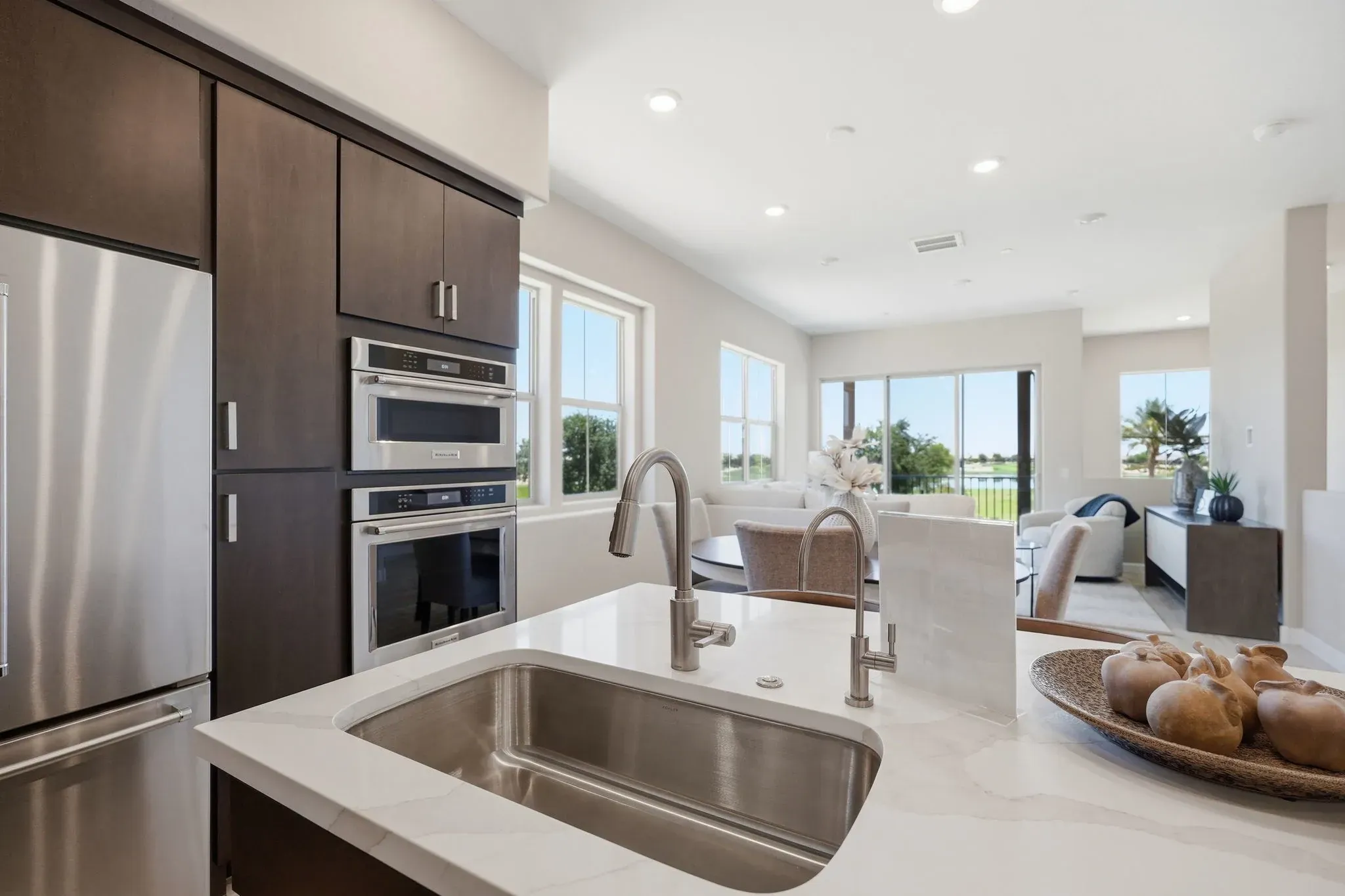 Encanterra Ascent HS 2513 Kitchen