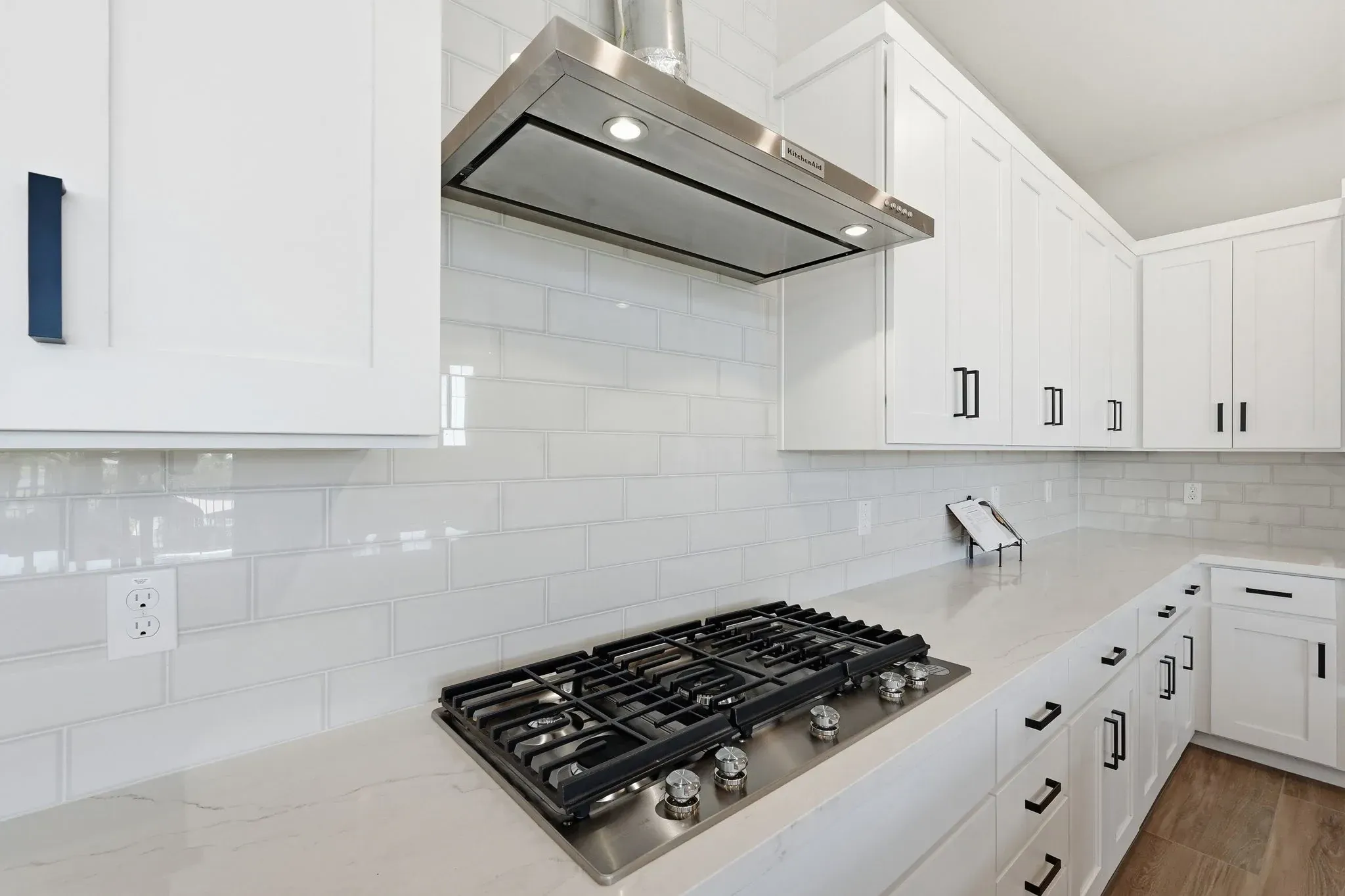 Encanterra Crescendo HS 2524 Kitchen