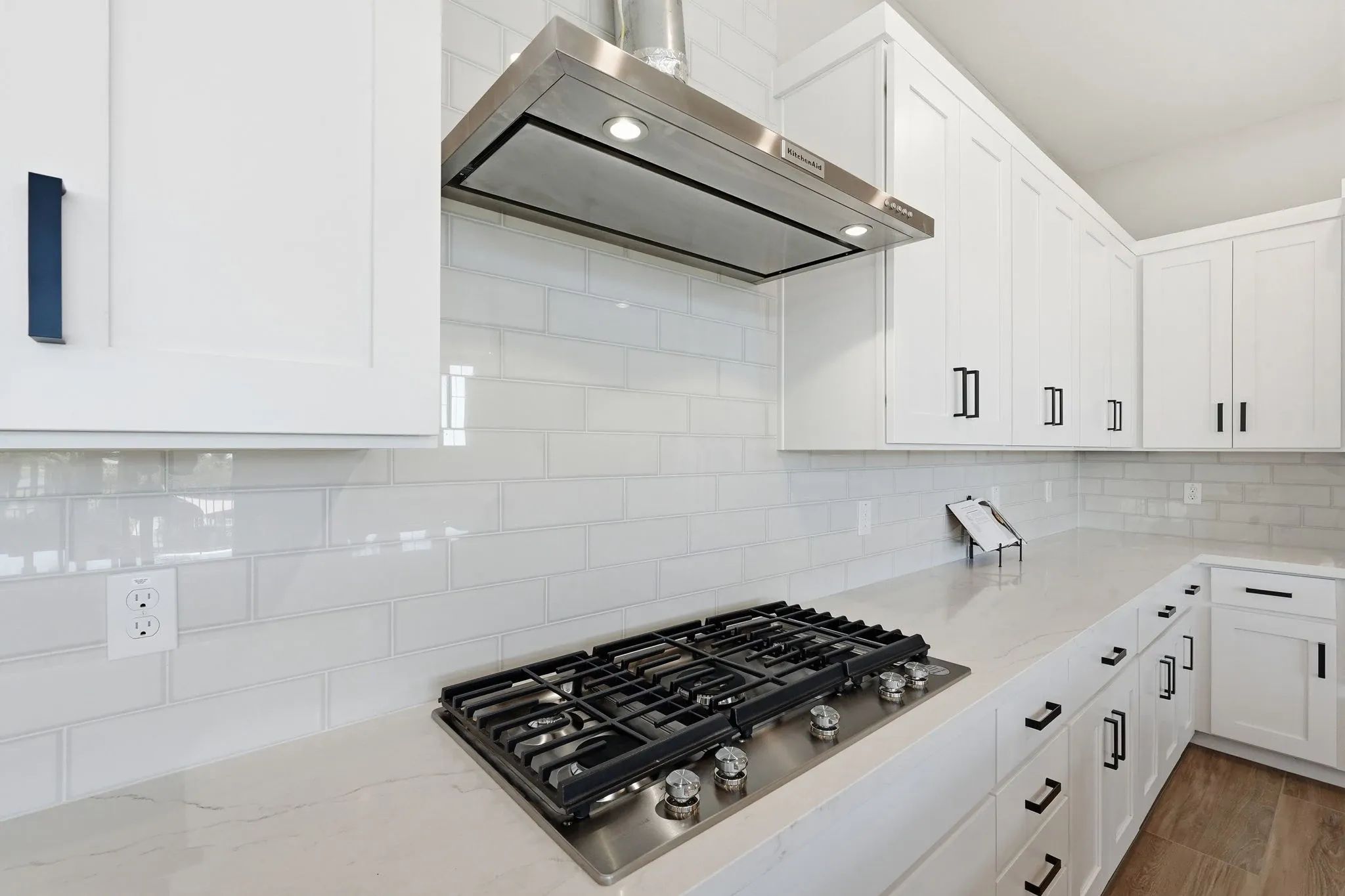 Encanterra Crescendo HS 2524 Kitchen