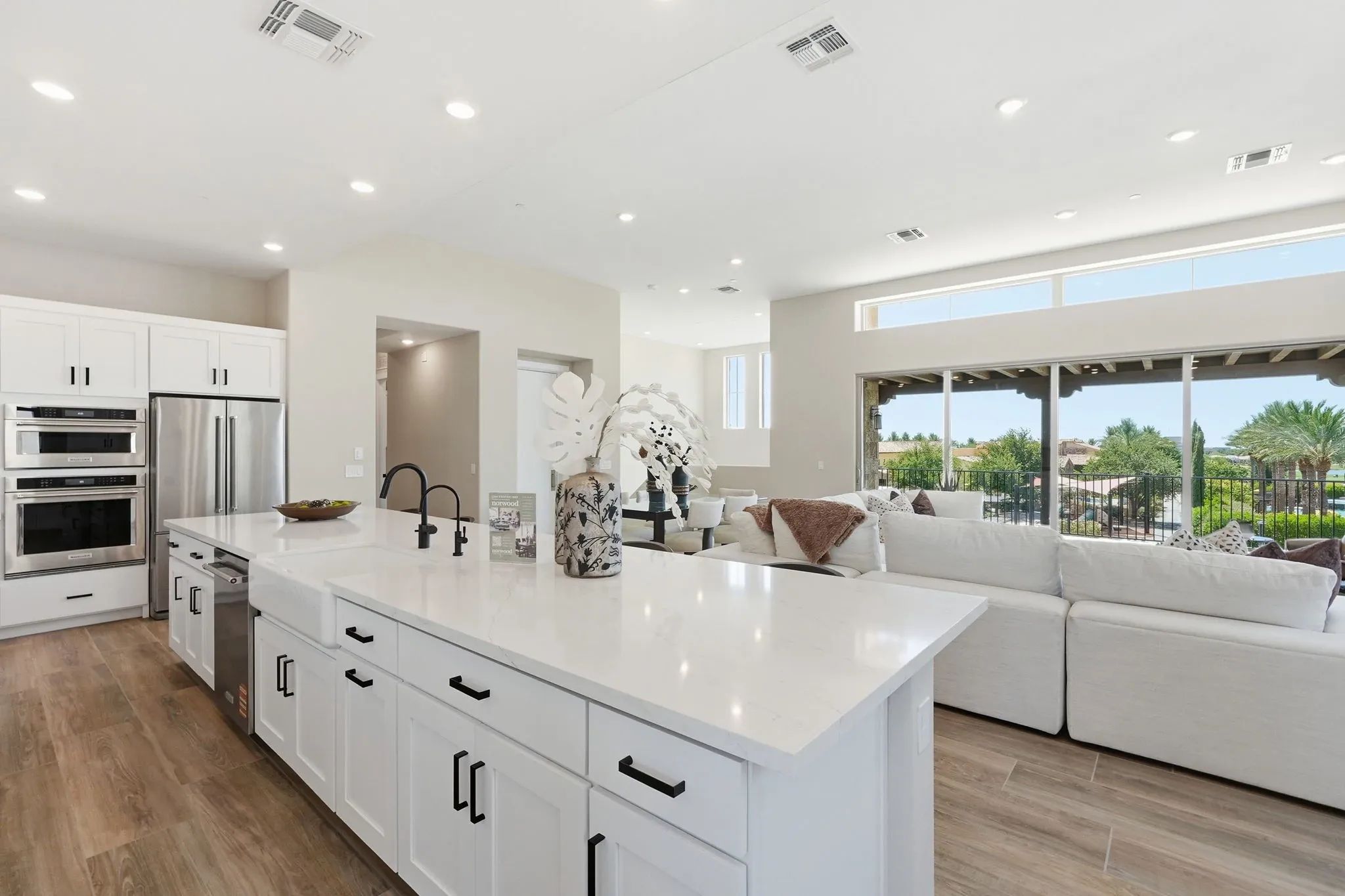Encanterra Crescendo HS 2524 Kitchen
