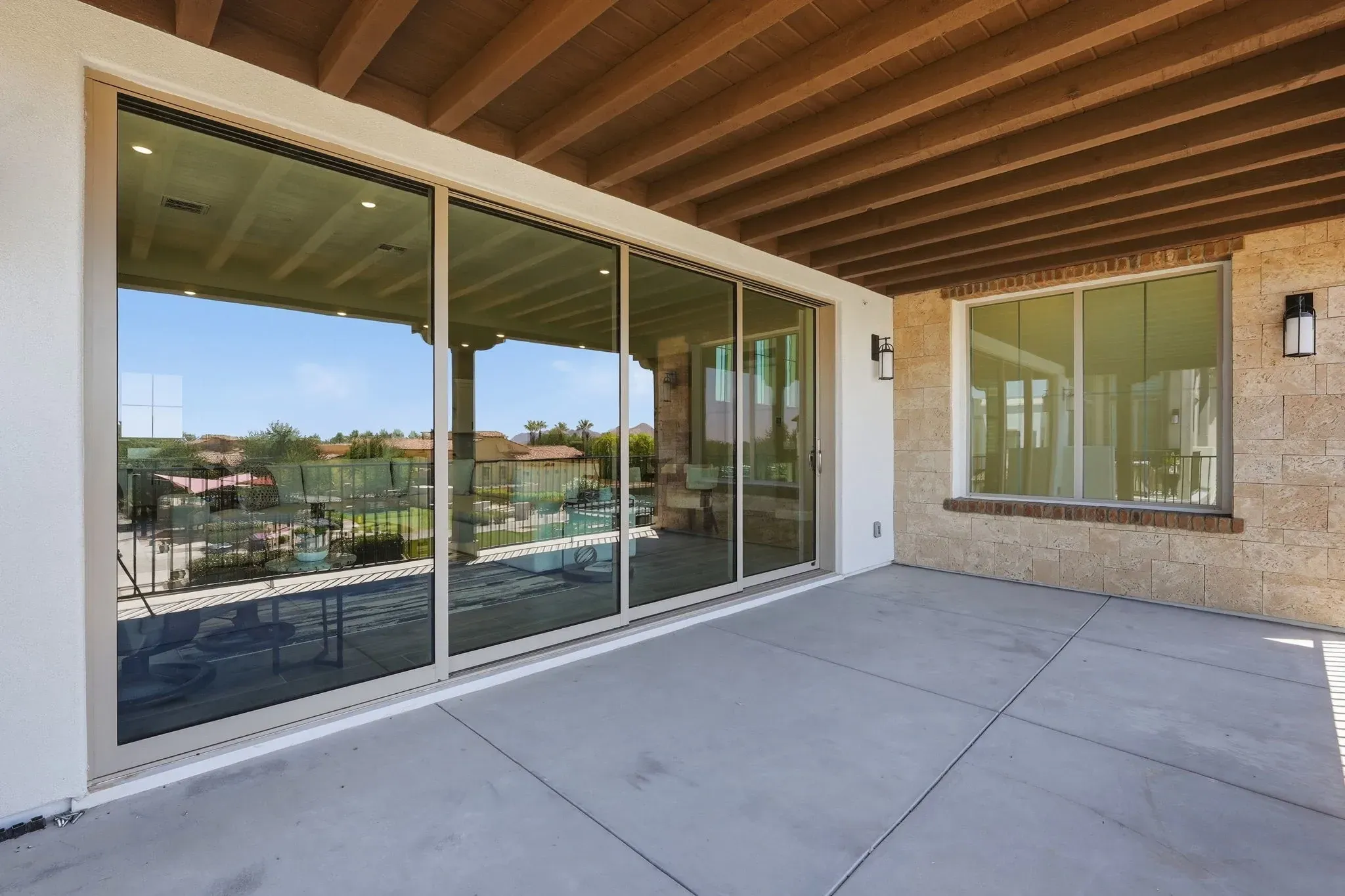 Encanterra Crescendo HS 2524 Covered Balcony