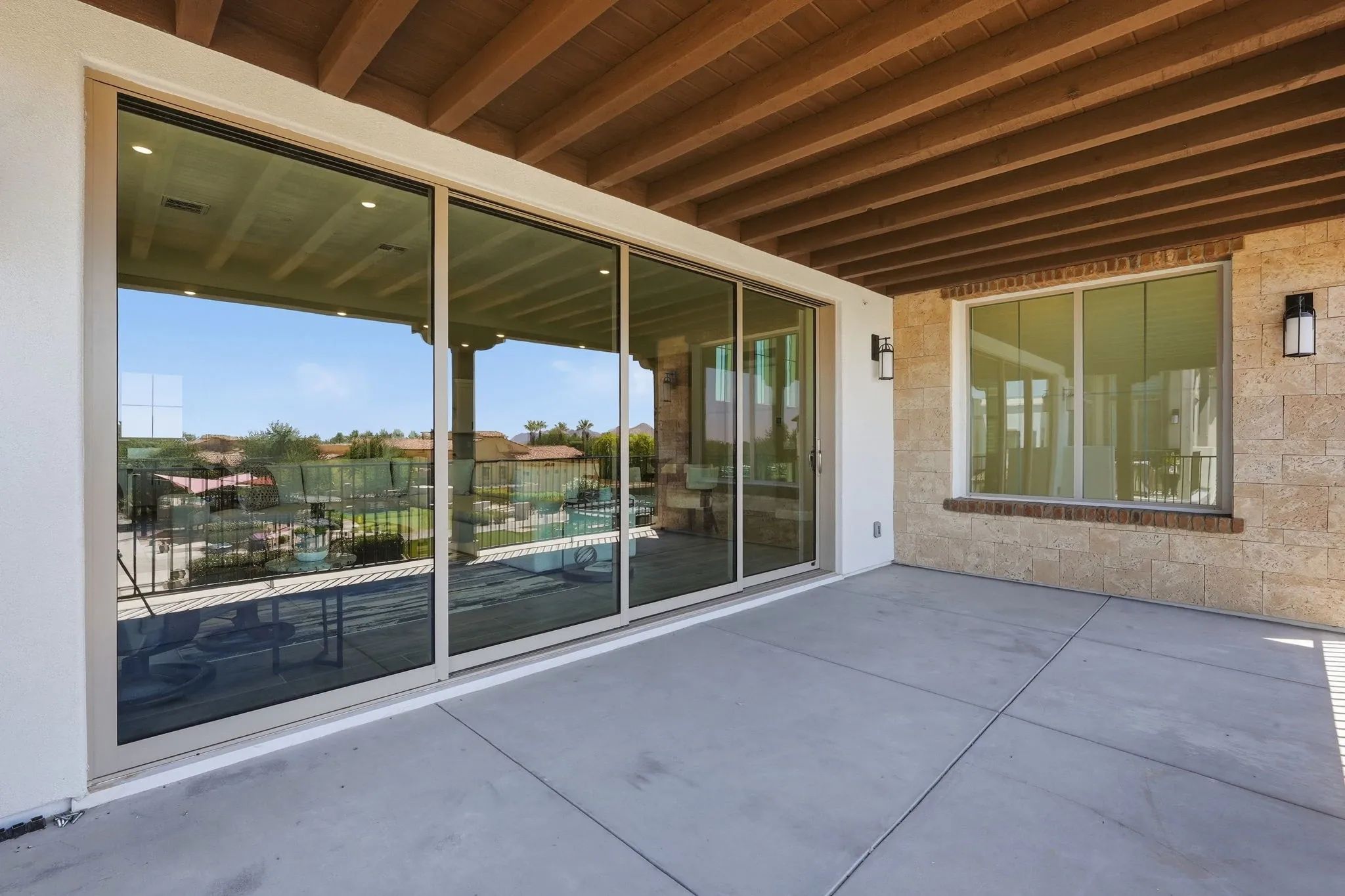 Encanterra Crescendo HS 2524 Covered Balcony