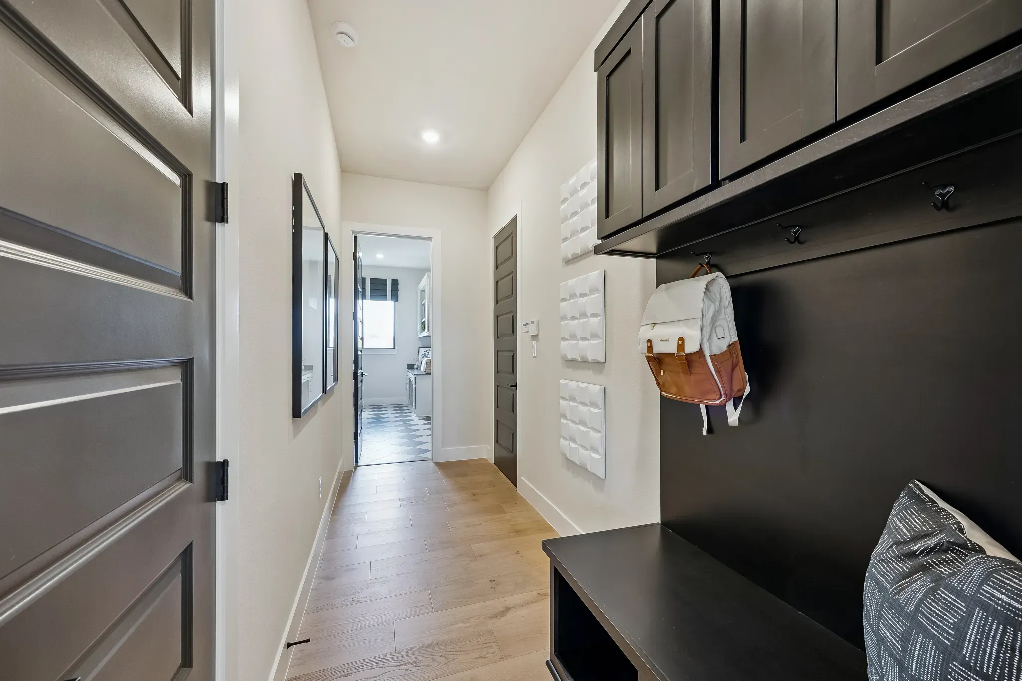 Plan 5058 Valet - Staged