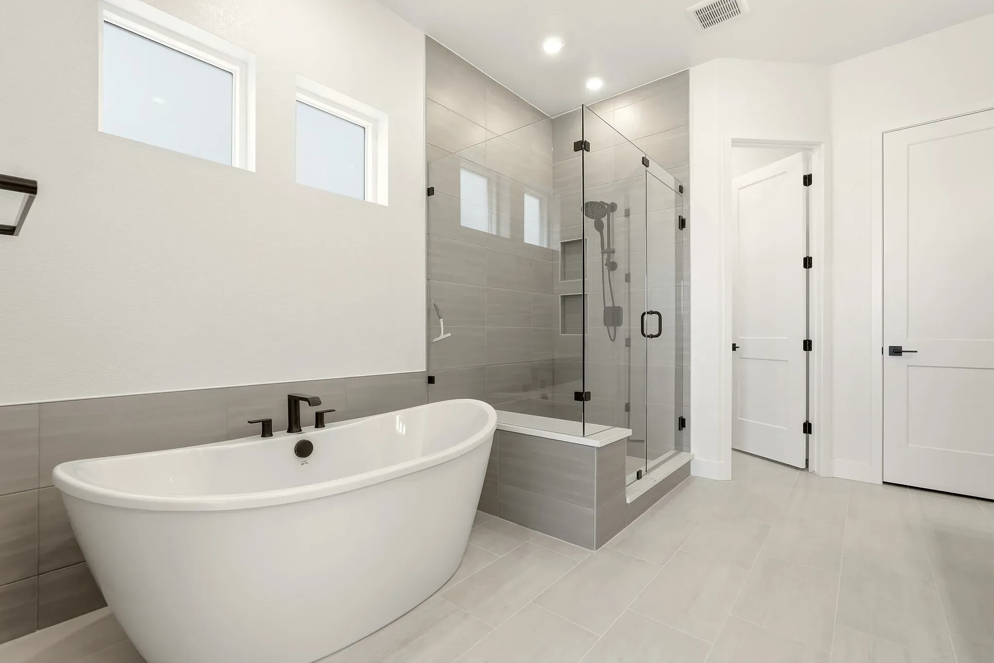 Homesite 143 Primary Bath