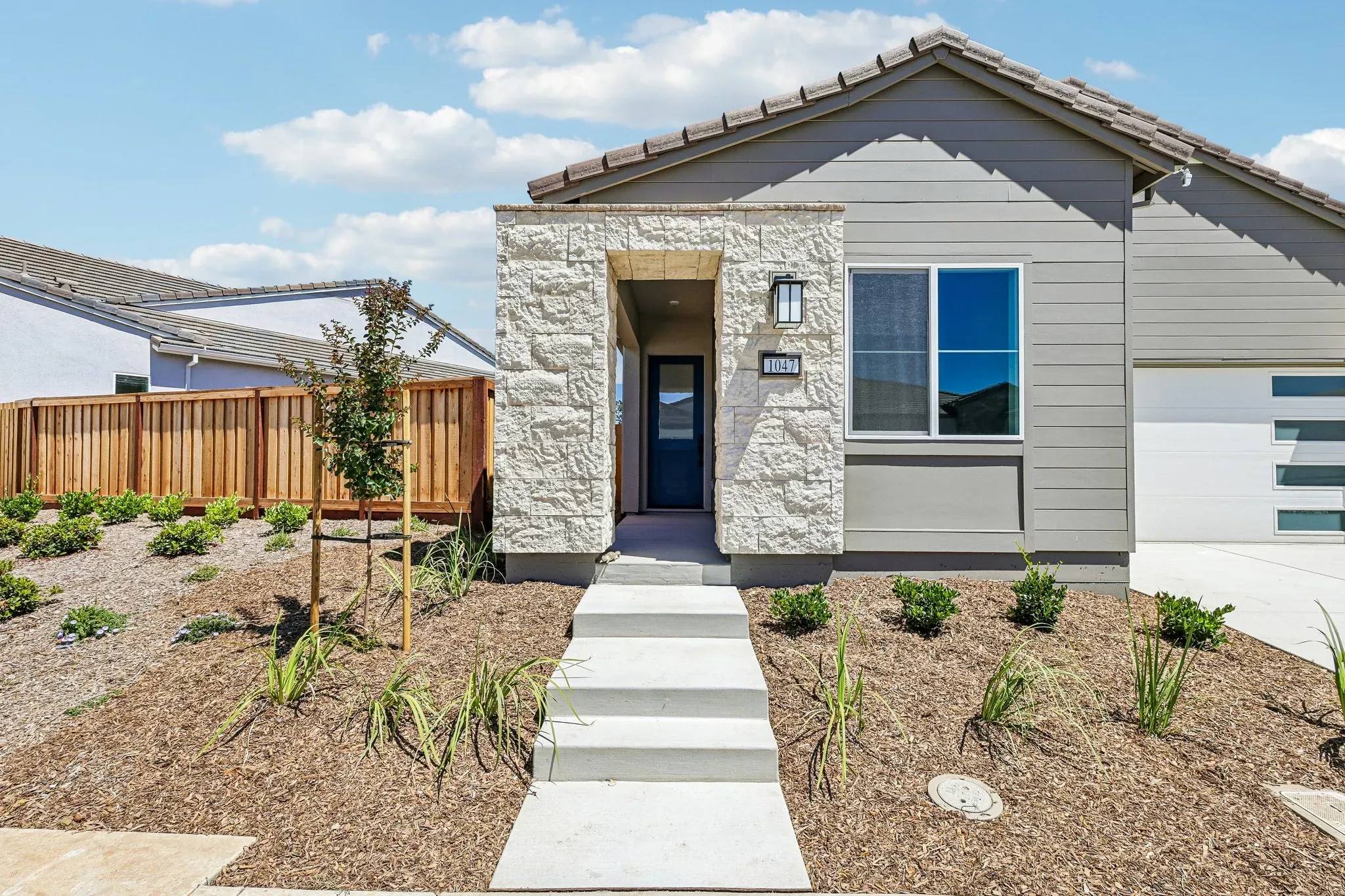1047 Riverbend Drive (Plan 1)