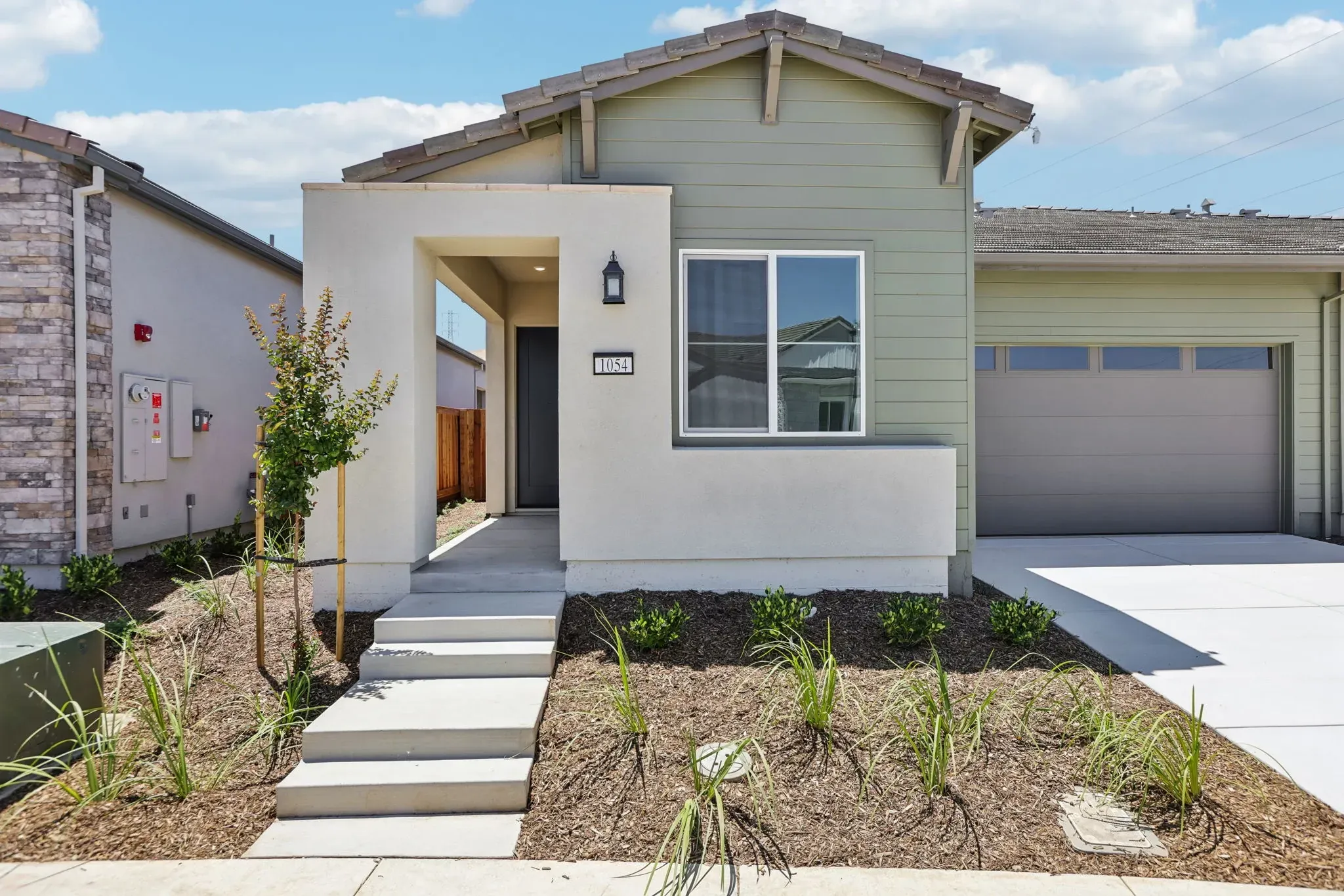 1054 Riverbend Drive (Plan 1)