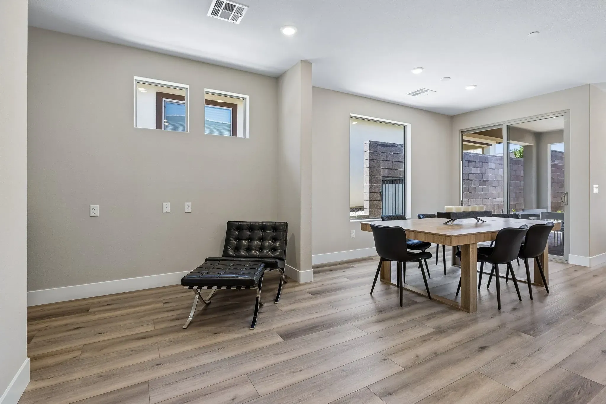 Muros Virtually Staged Dining