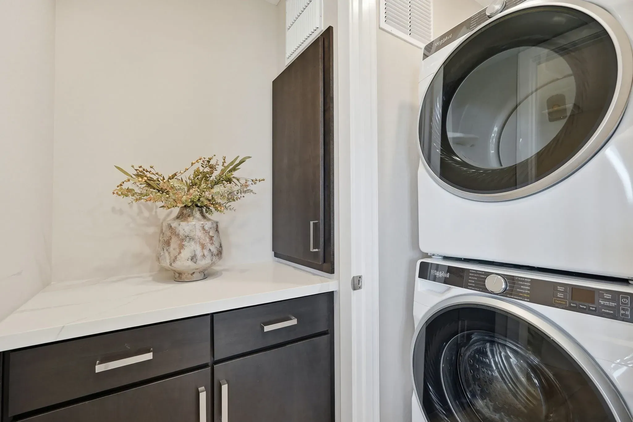 Encanterra Ascent HS 2513 Laundry