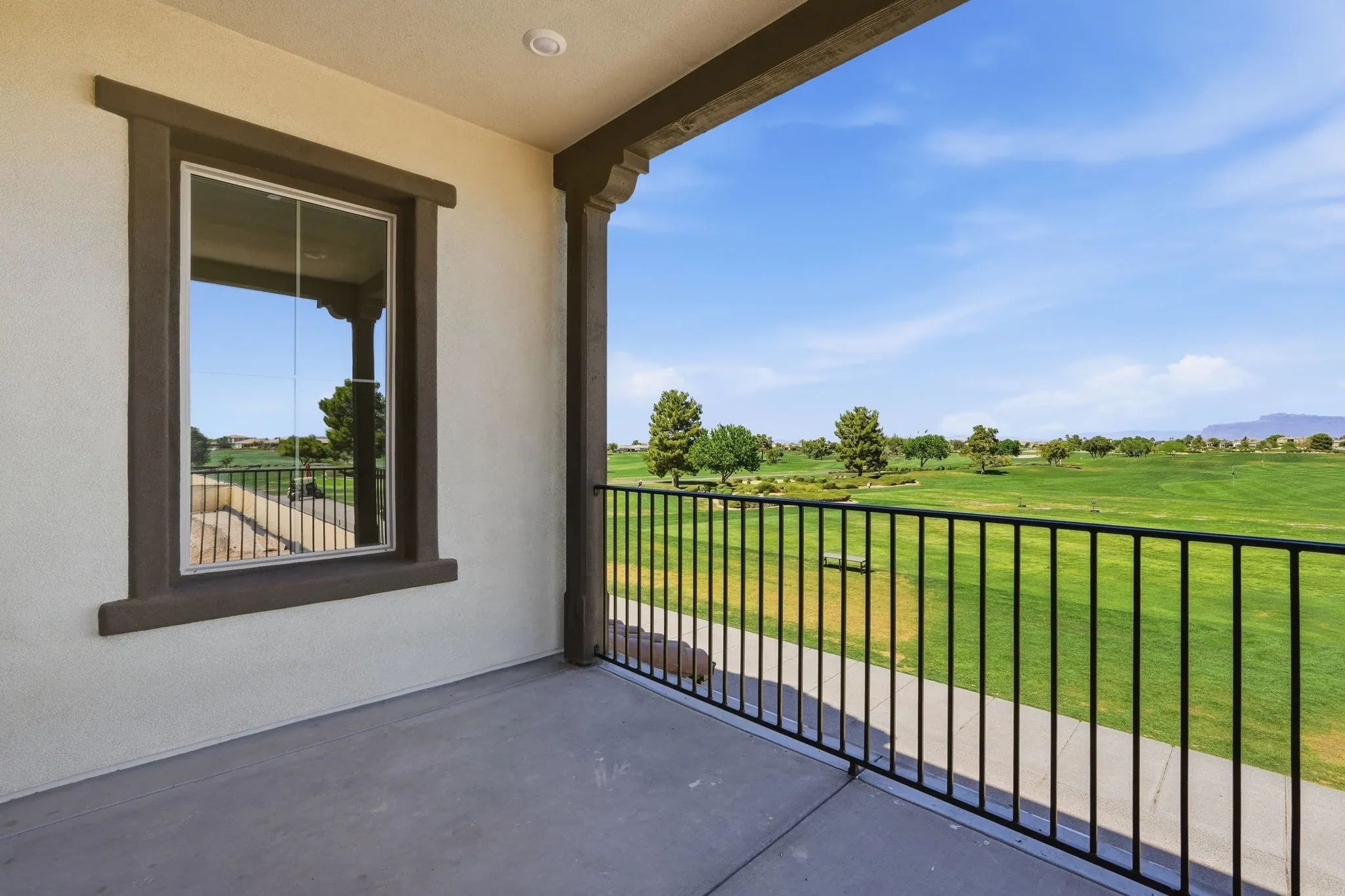 Encanterra Vantage HS 2533 Covered Balcony