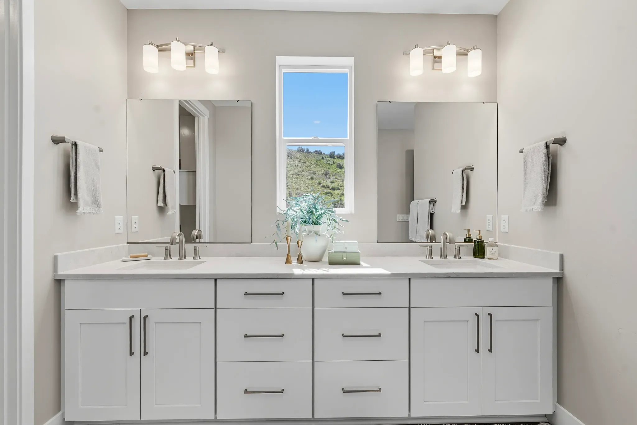 Valnova Symphony HS 1127 Primary Bath