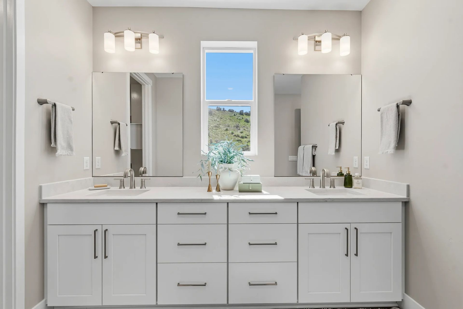 Valnova Symphony HS 1127 Primary Bath