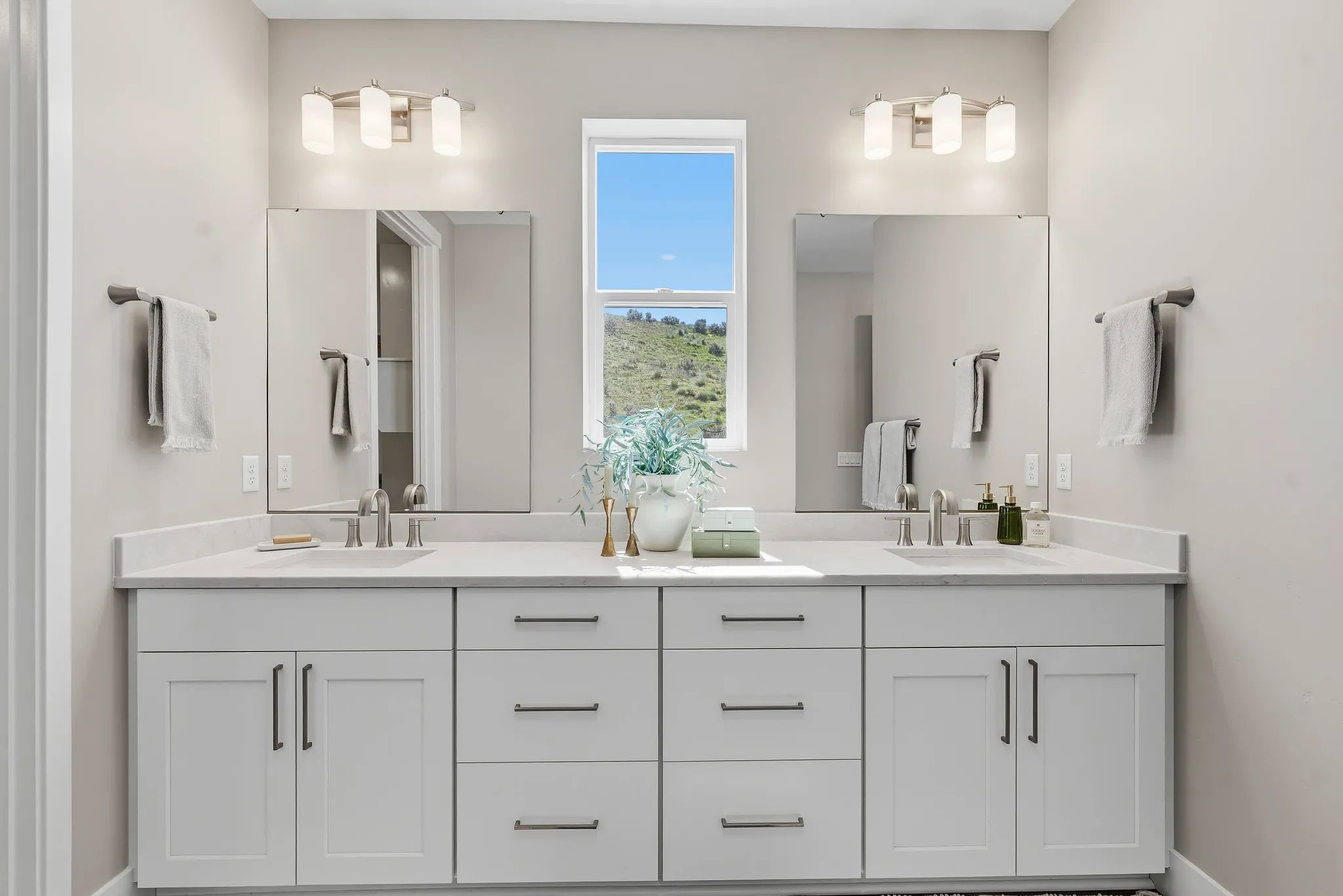 Valnova Symphony HS 1127 Primary Bath