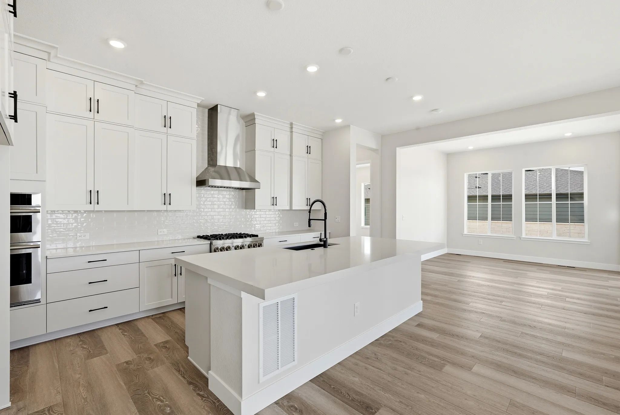 Homesite 7 Kitchen + Dining