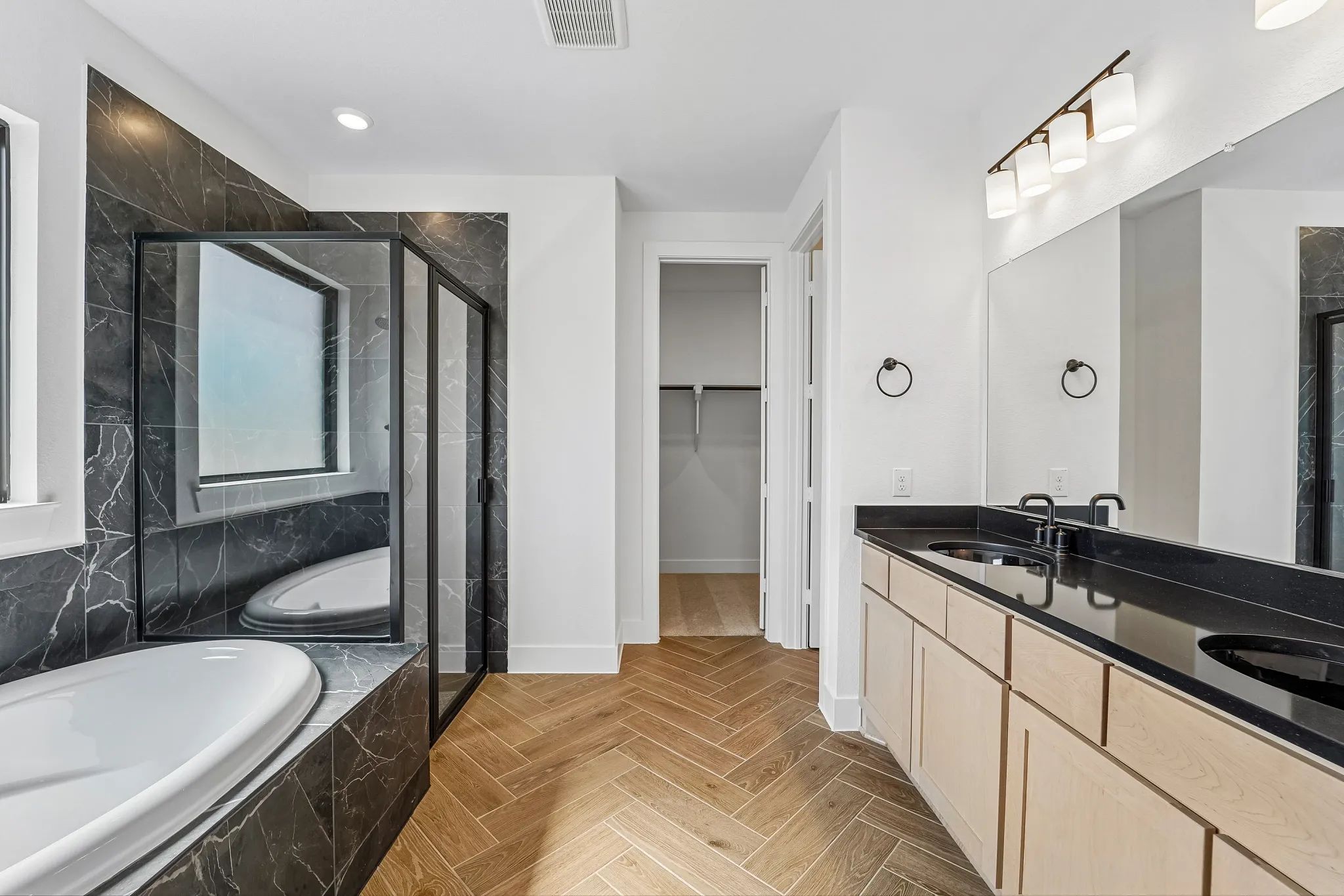 Homesite 2304 Primary Bath
