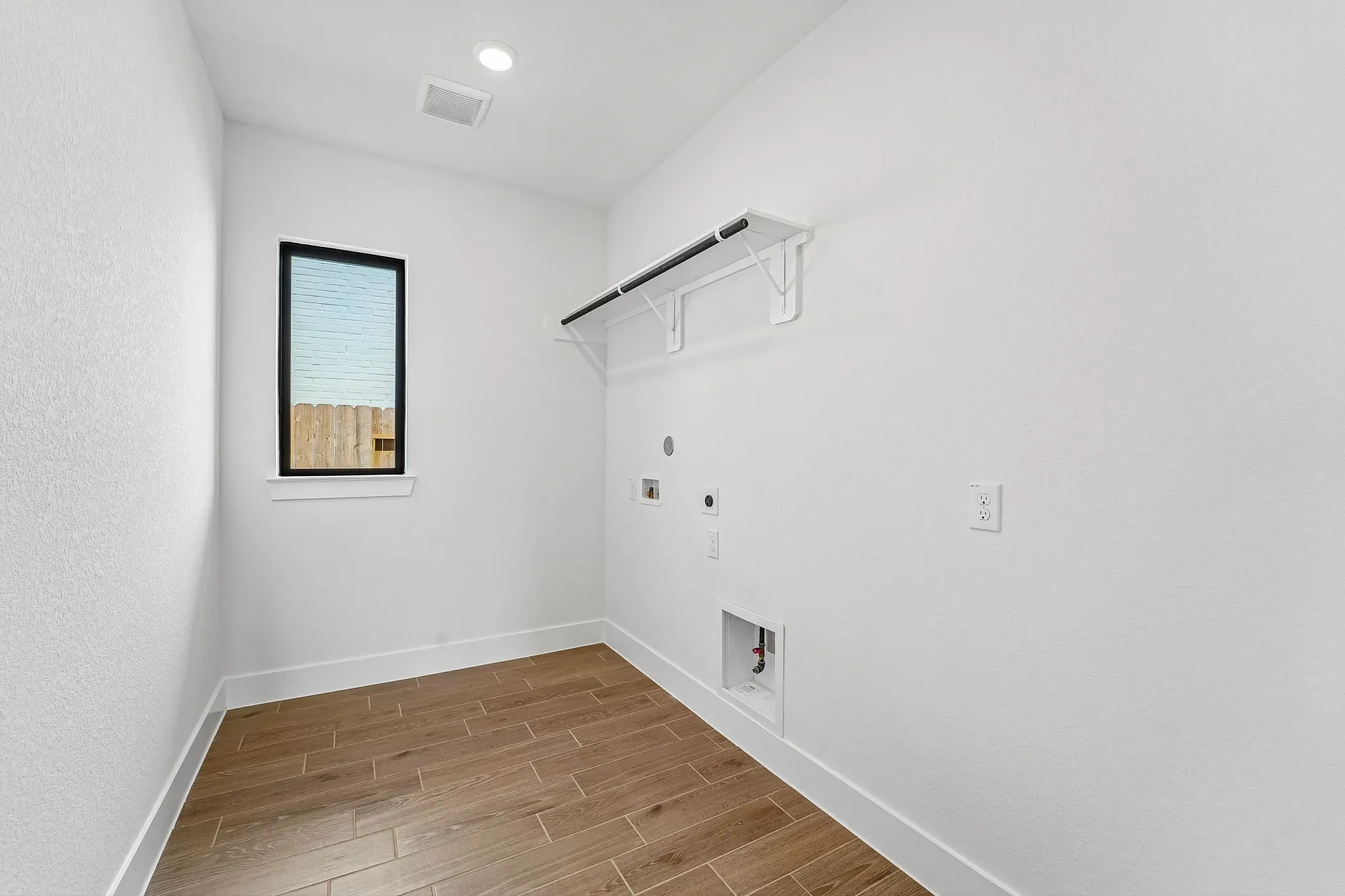 Homesite 2304 Laundry Room