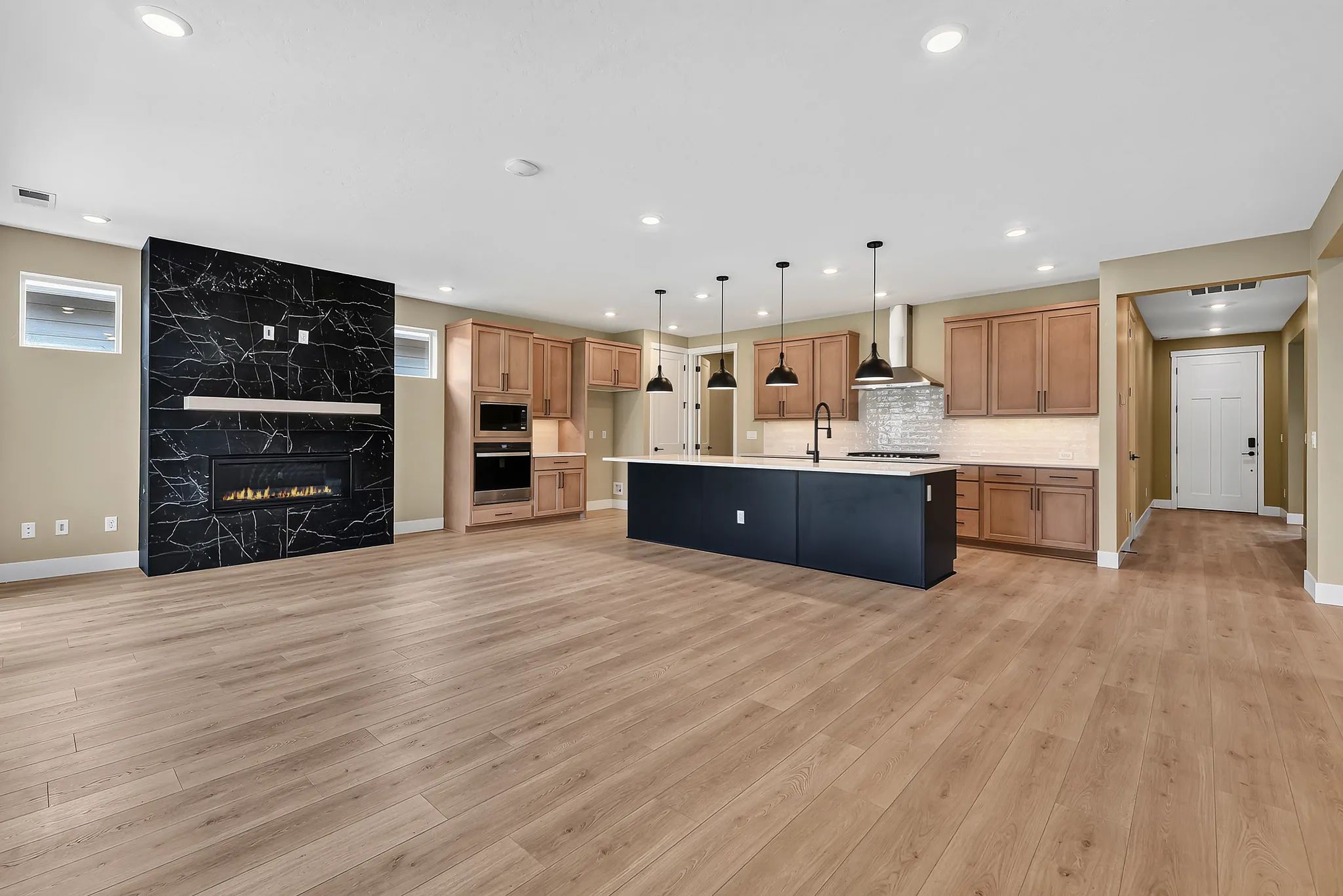 Valnova Connect HS 1215 Great Room Dining Kitchen
