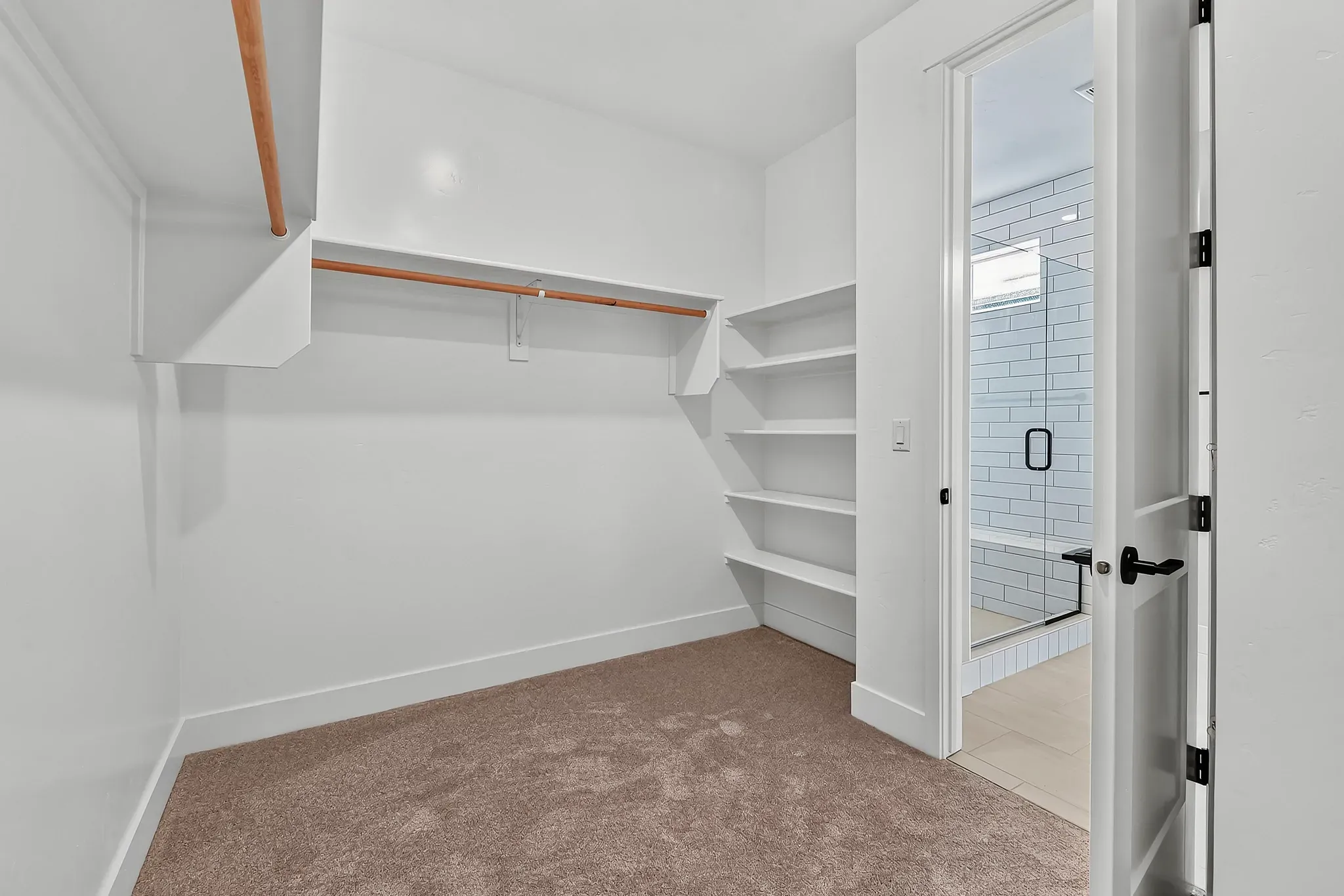 Valnova Connect HS 1215 Primary Closet
