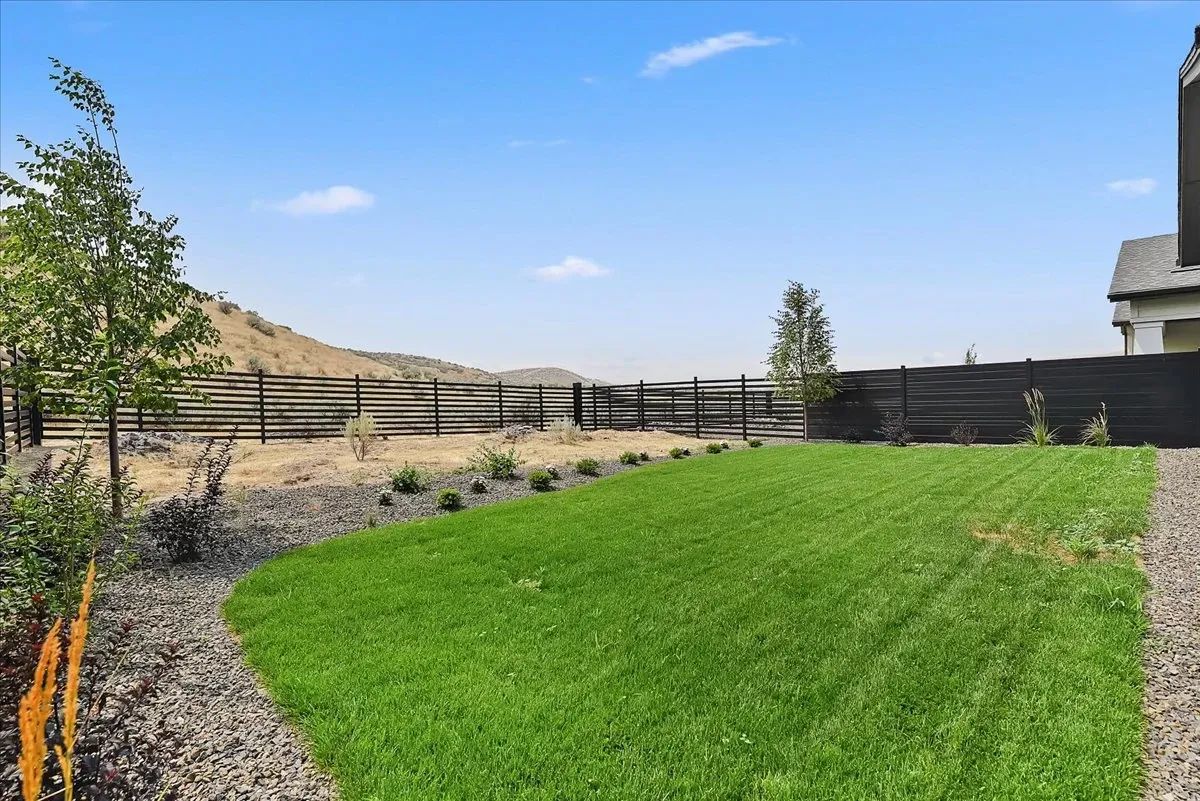 Valnova Symphony HS 1124 Backyard