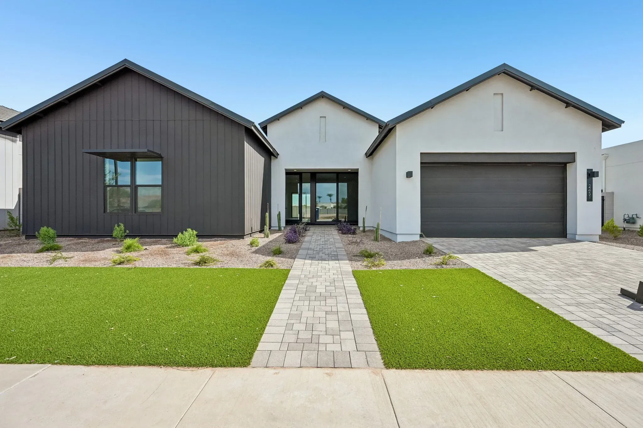 2451 E Aquarius Pl (Plan 6001)