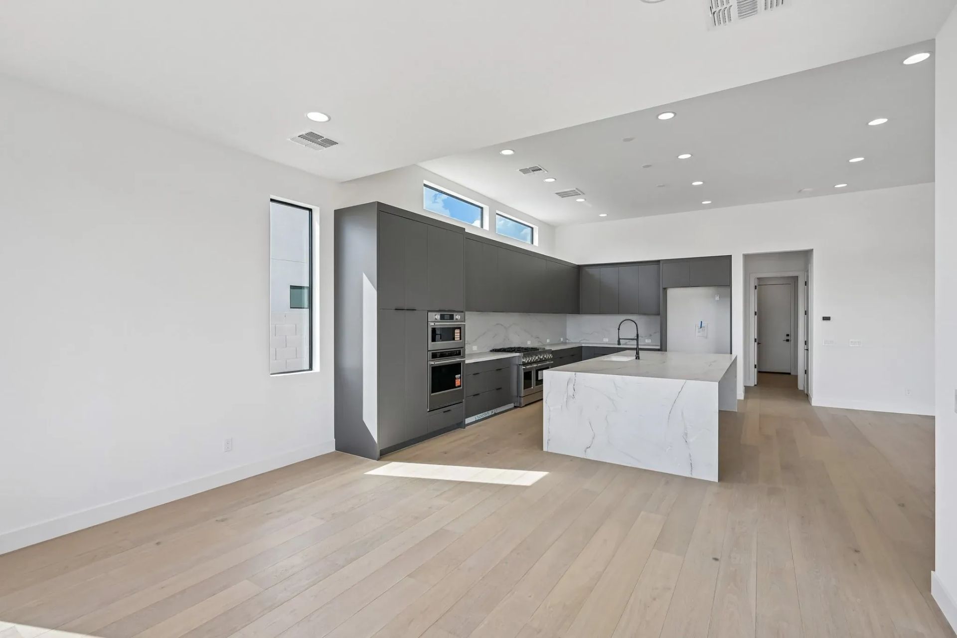 Dining/Kitchen